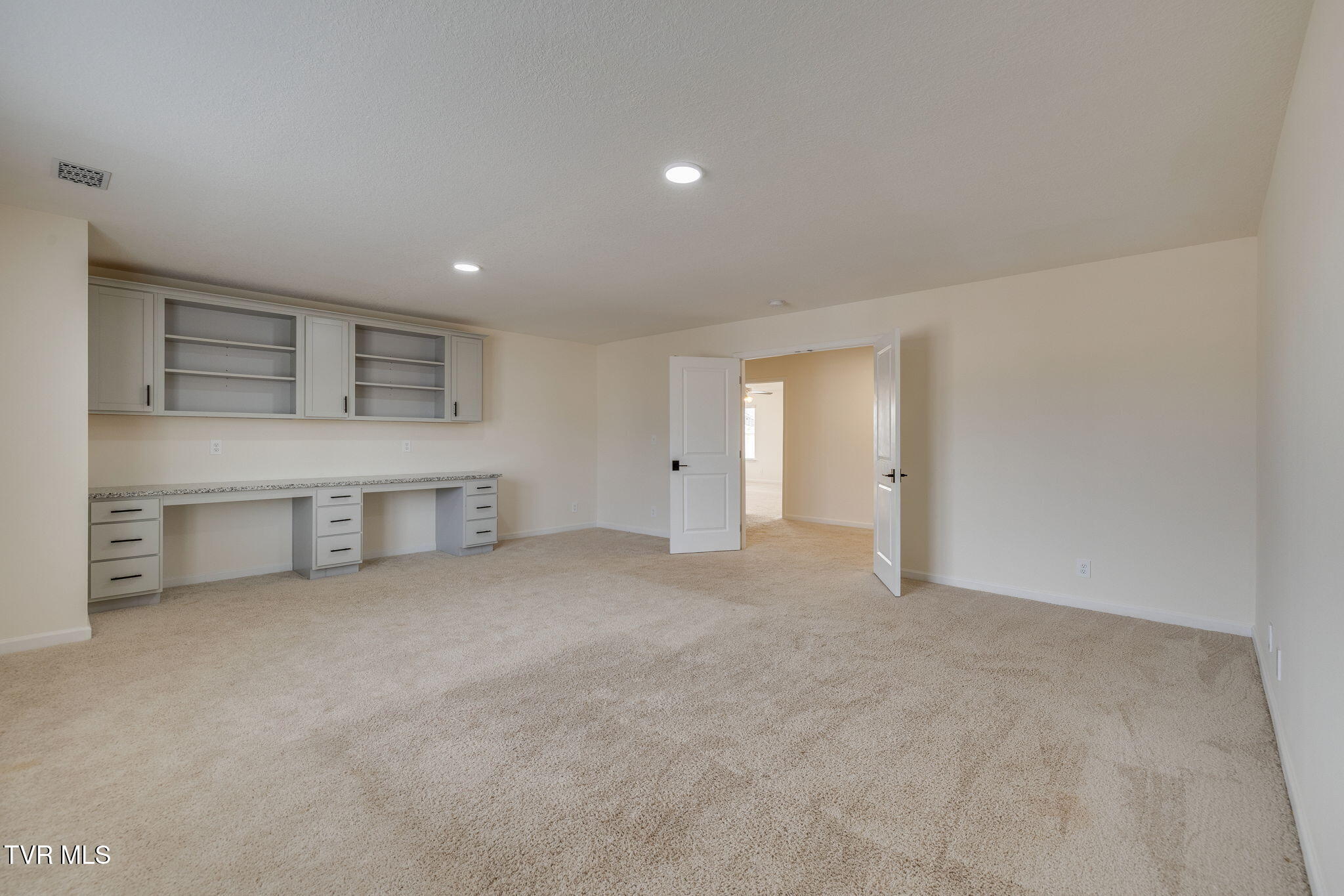 1081 Raccoon Lane