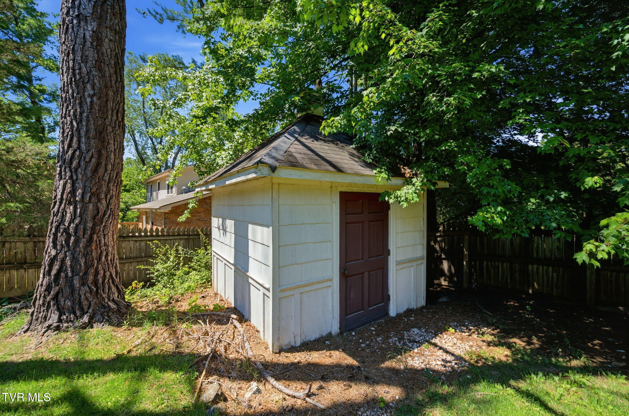 700 Rambling Road