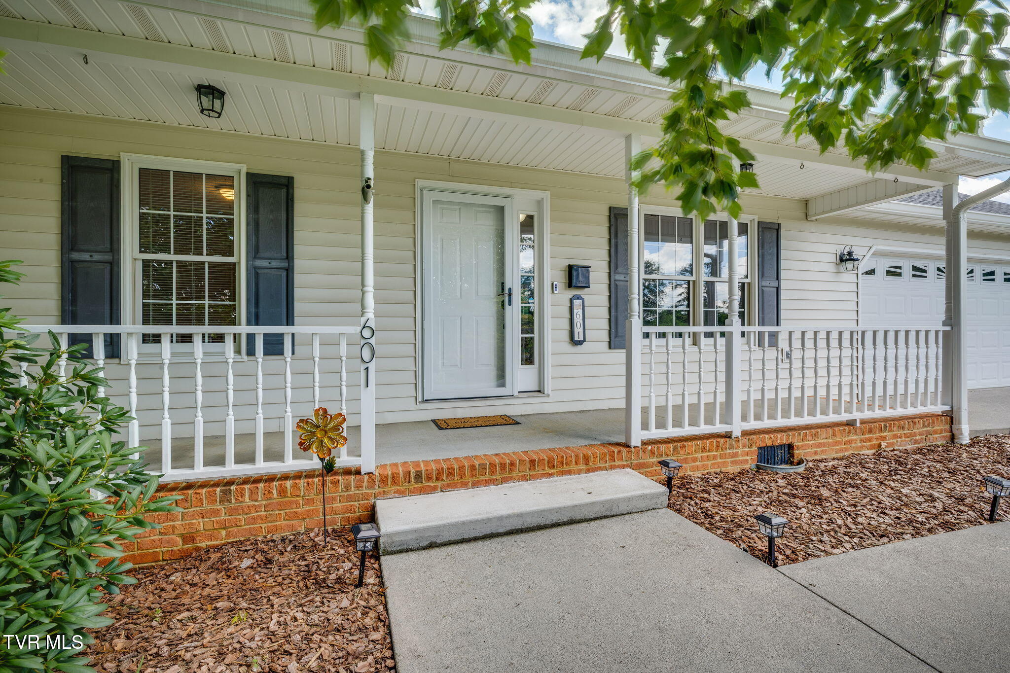 601 Crestview Drive