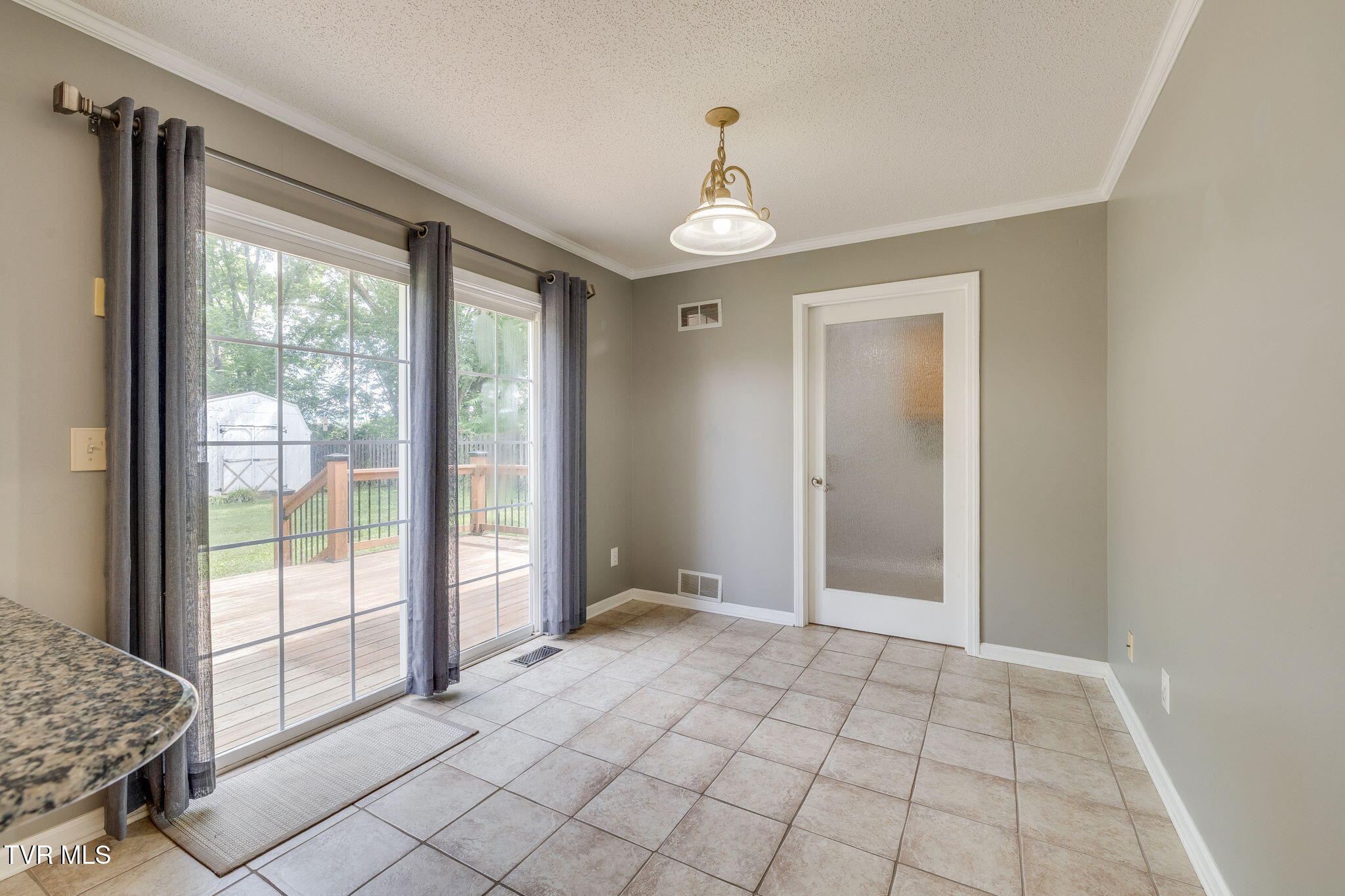 601 Crestview Drive