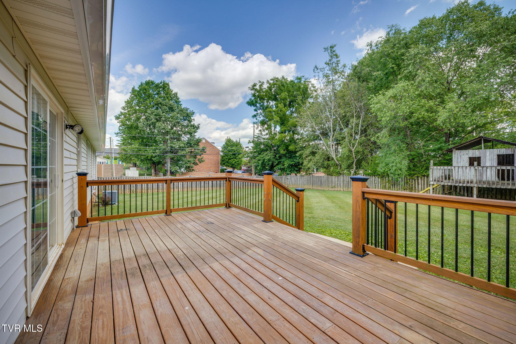 601 Crestview Drive