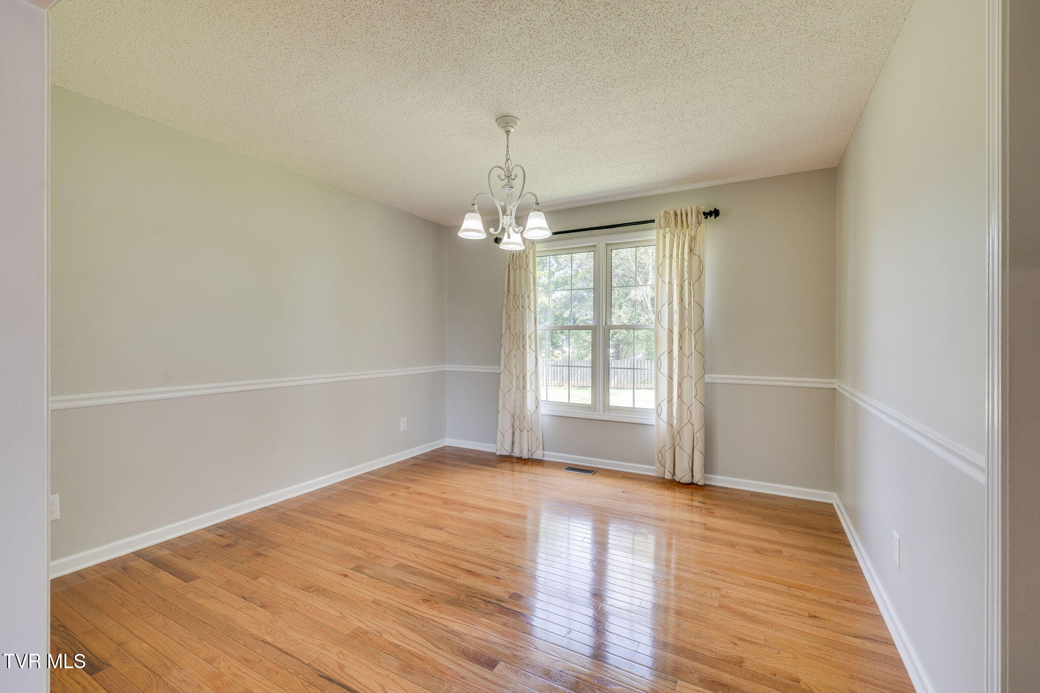 601 Crestview Drive