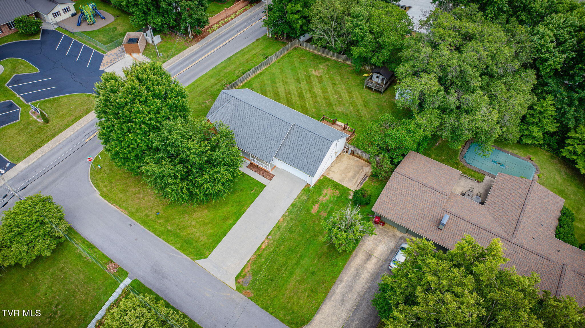 601 Crestview Drive