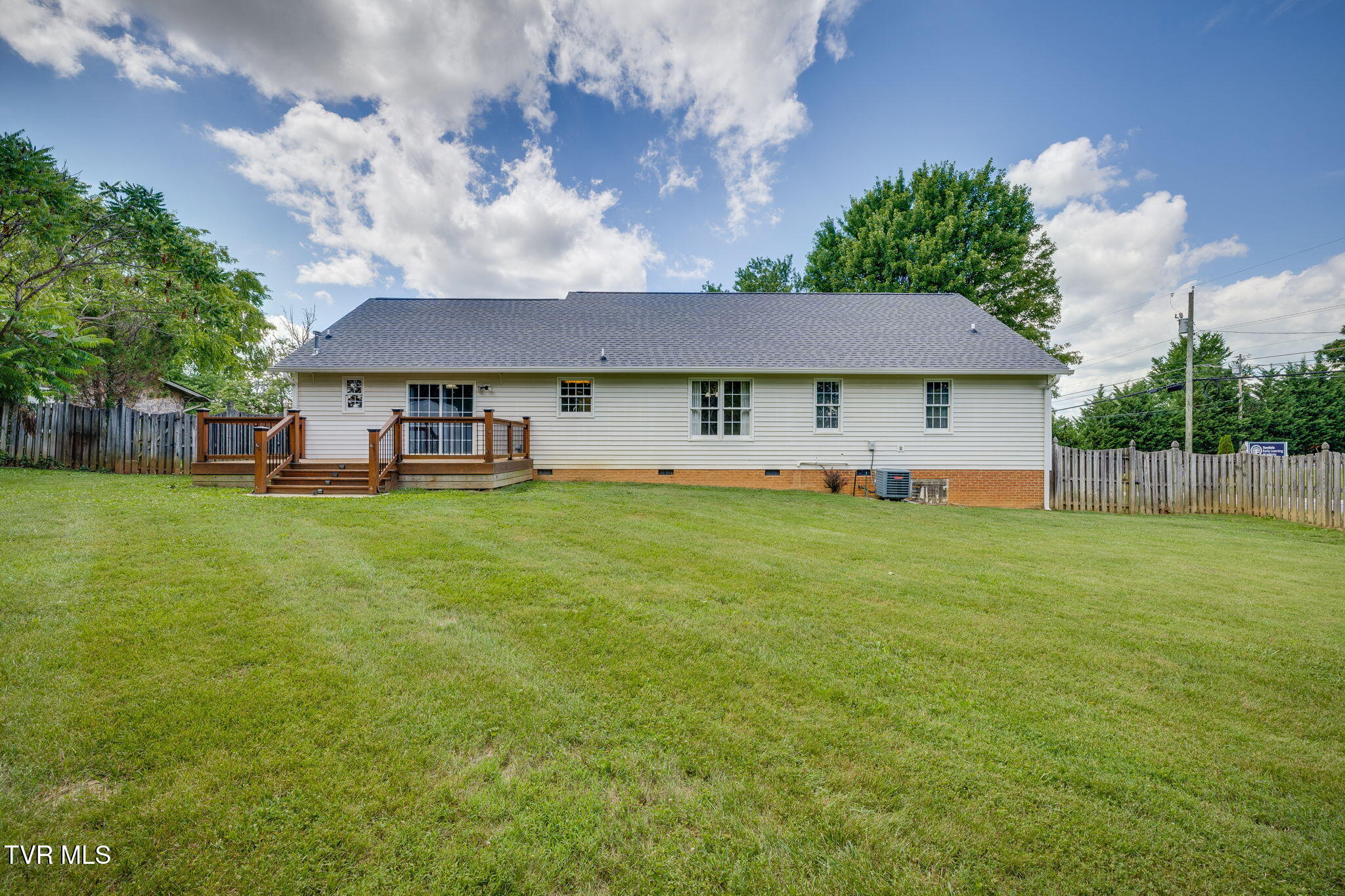 601 Crestview Drive