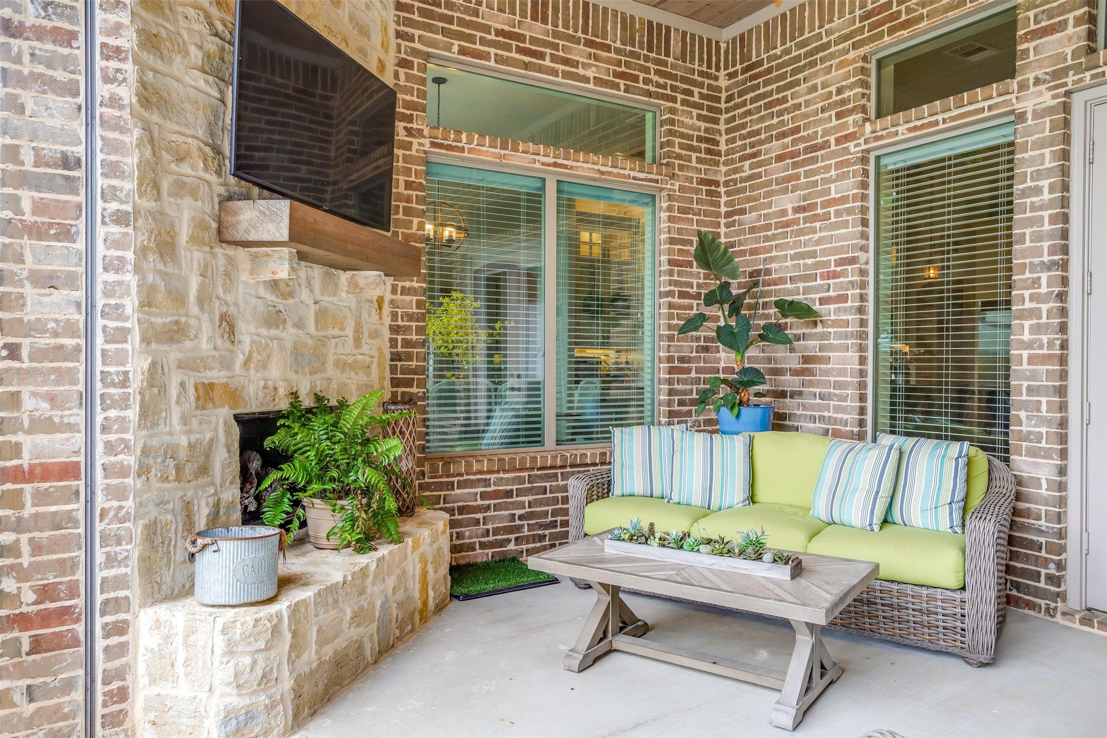 2262 Canyon Lake Road