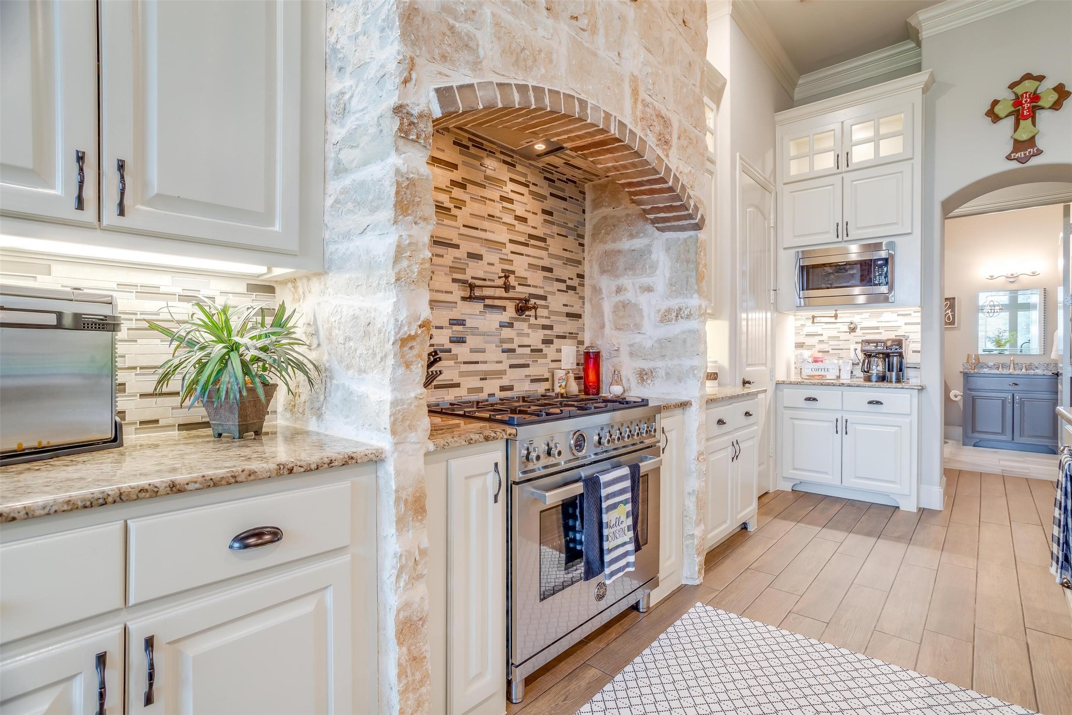 2262 Canyon Lake Road