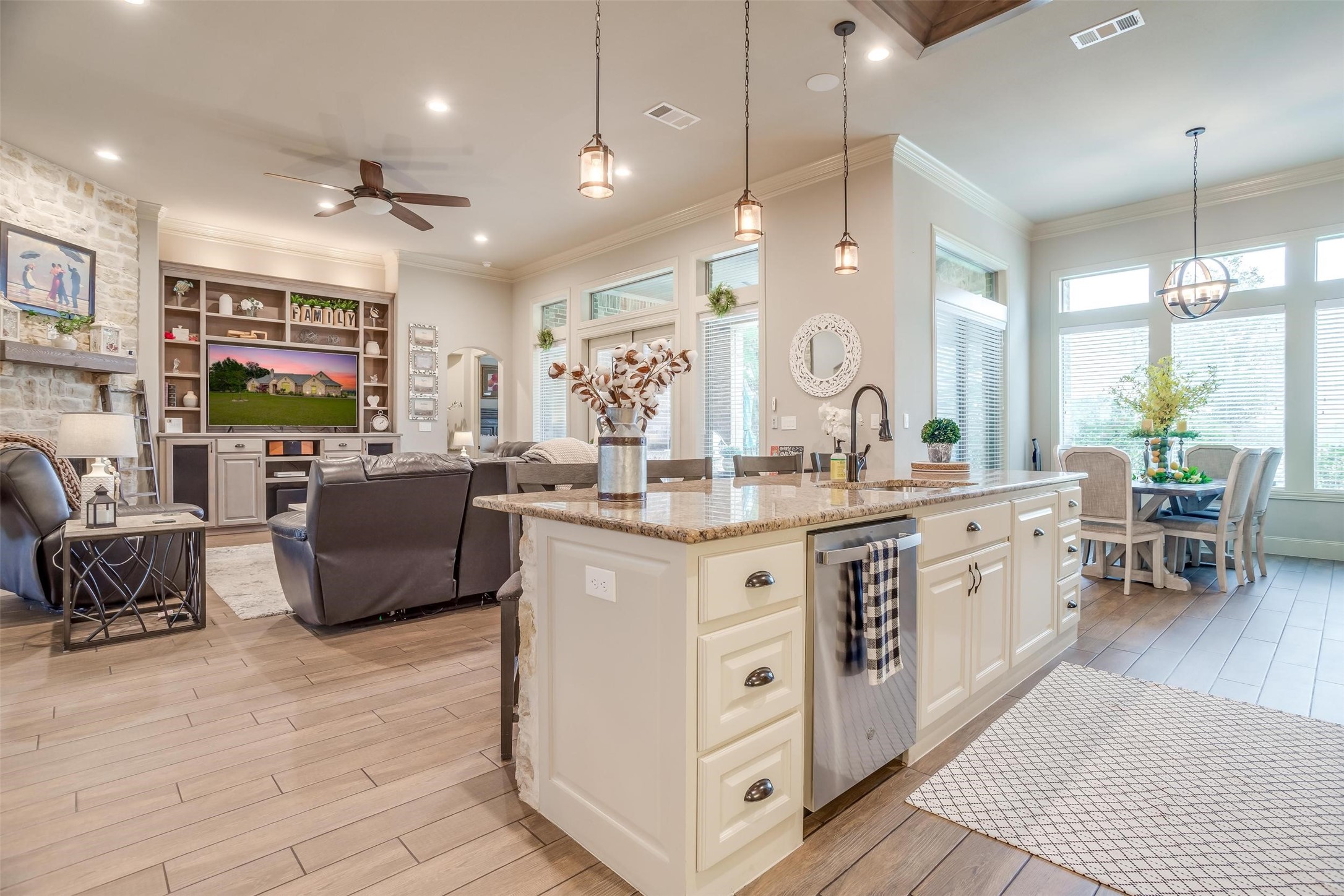 2262 Canyon Lake Road