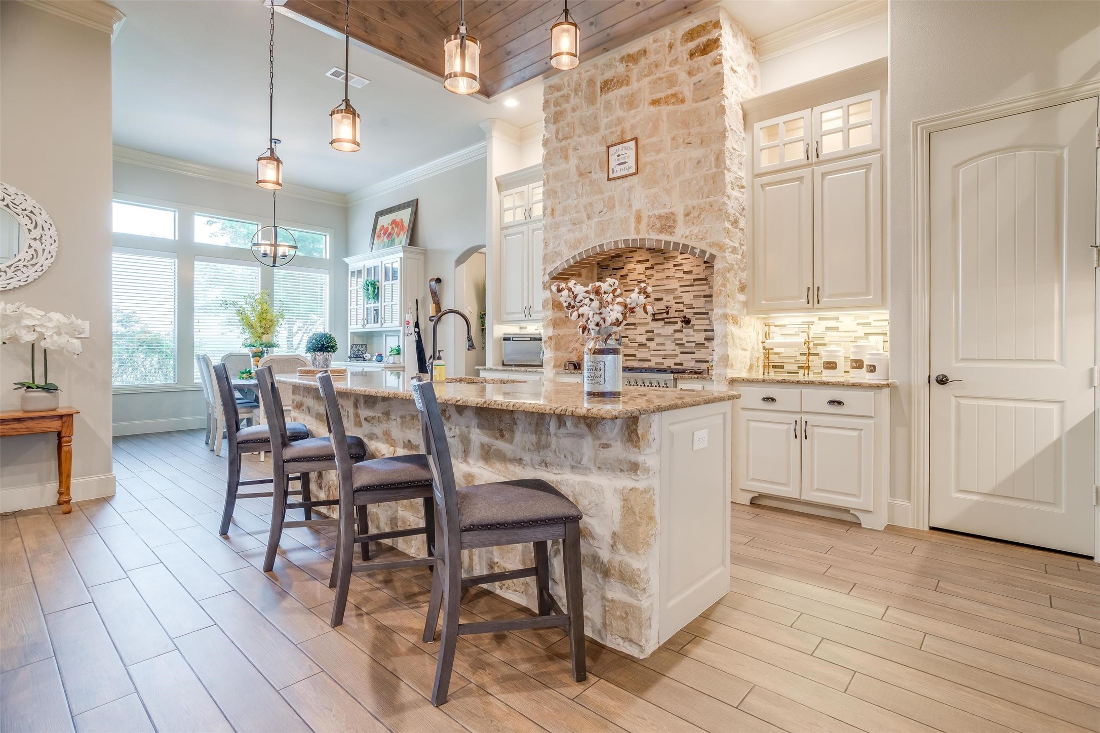 2262 Canyon Lake Road