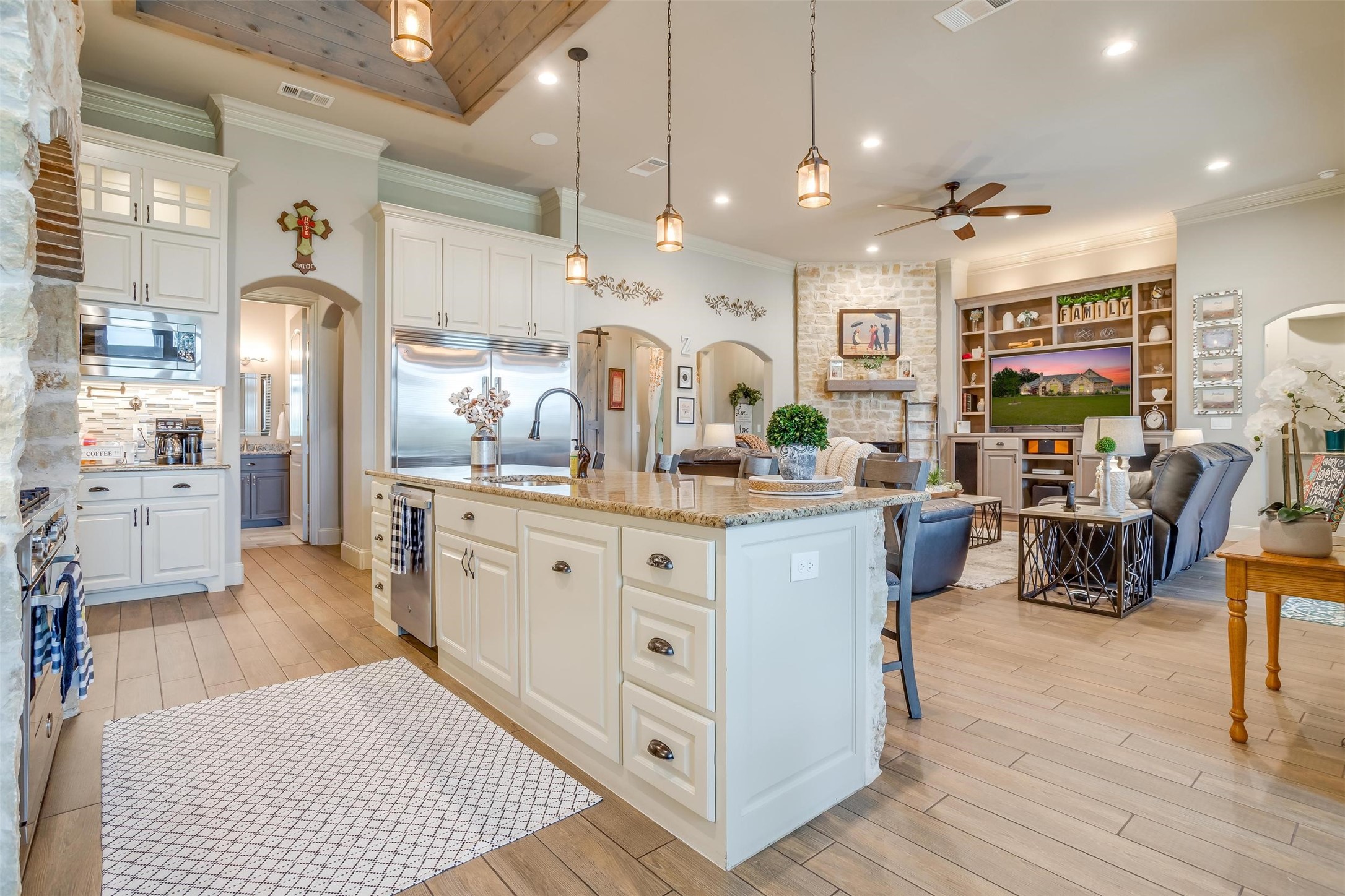2262 Canyon Lake Road