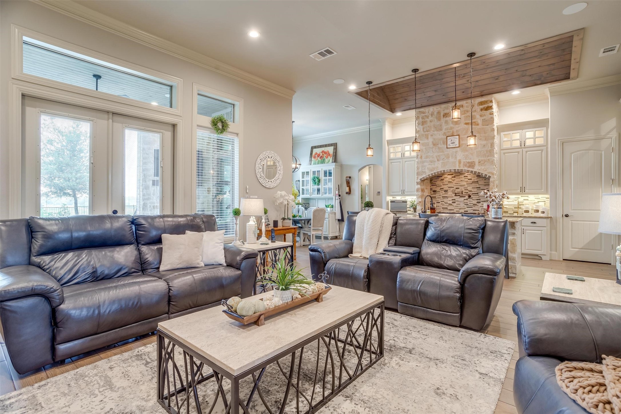 2262 Canyon Lake Road