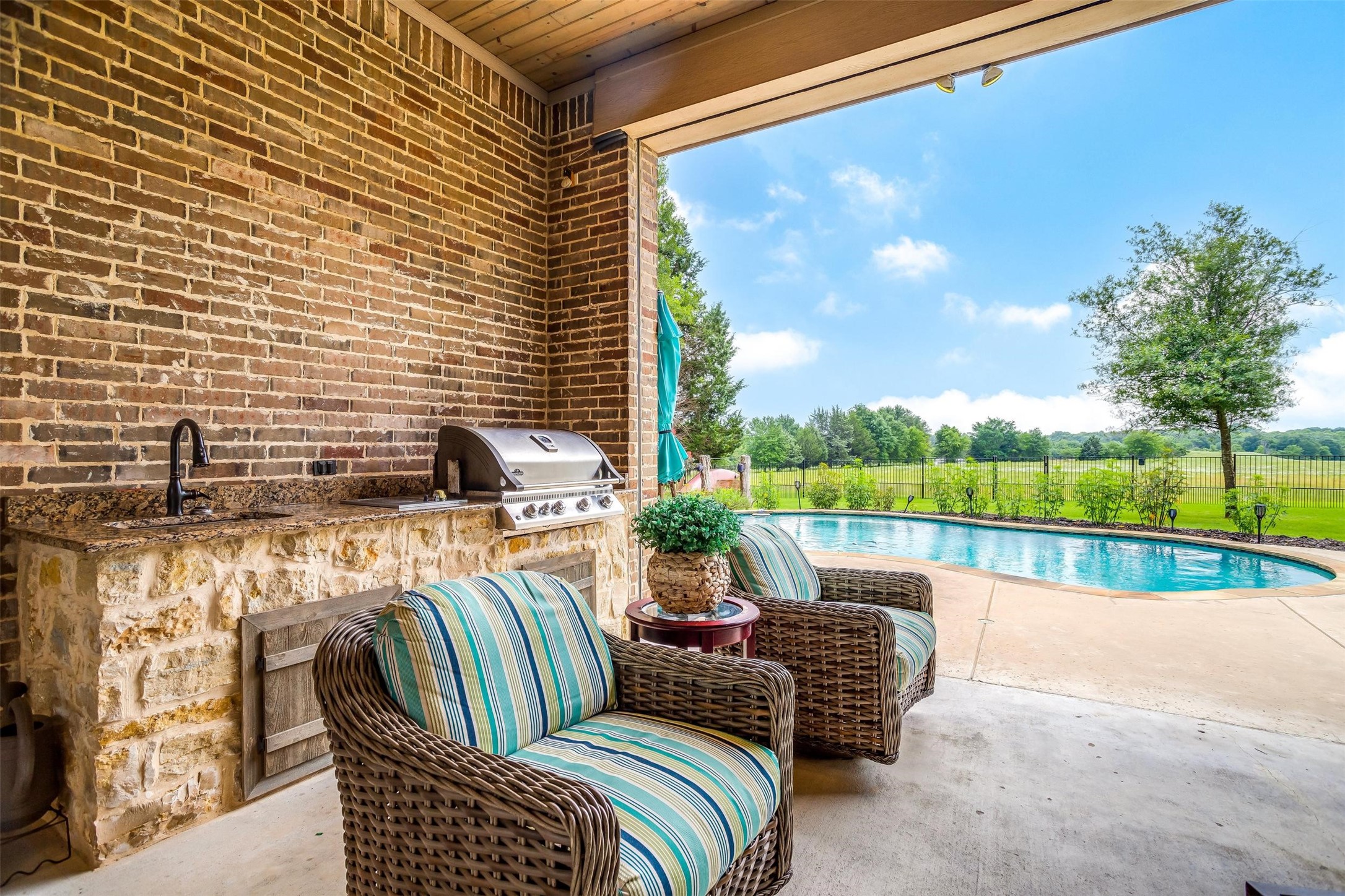 2262 Canyon Lake Road