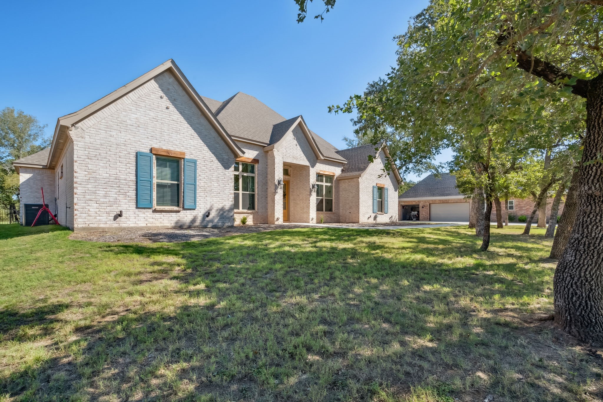 676 S Sugartree Drive