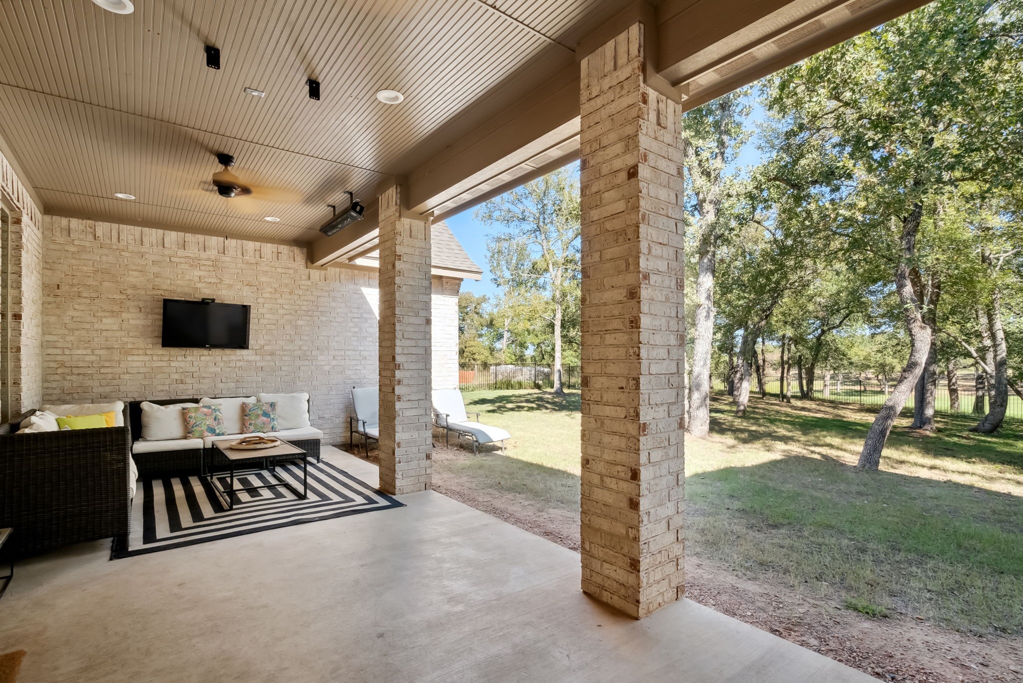 676 S Sugartree Drive