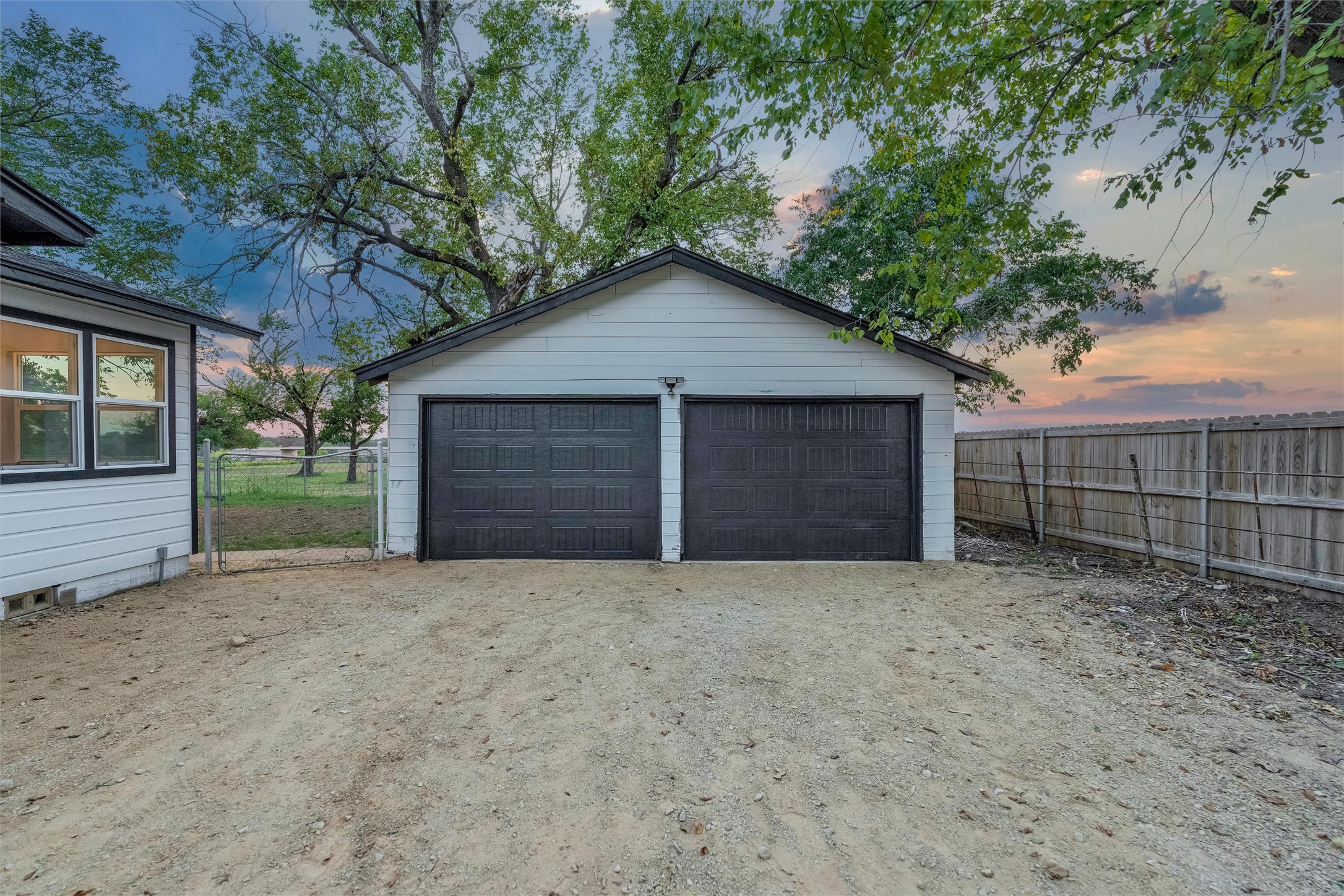 1300 County Road 1550