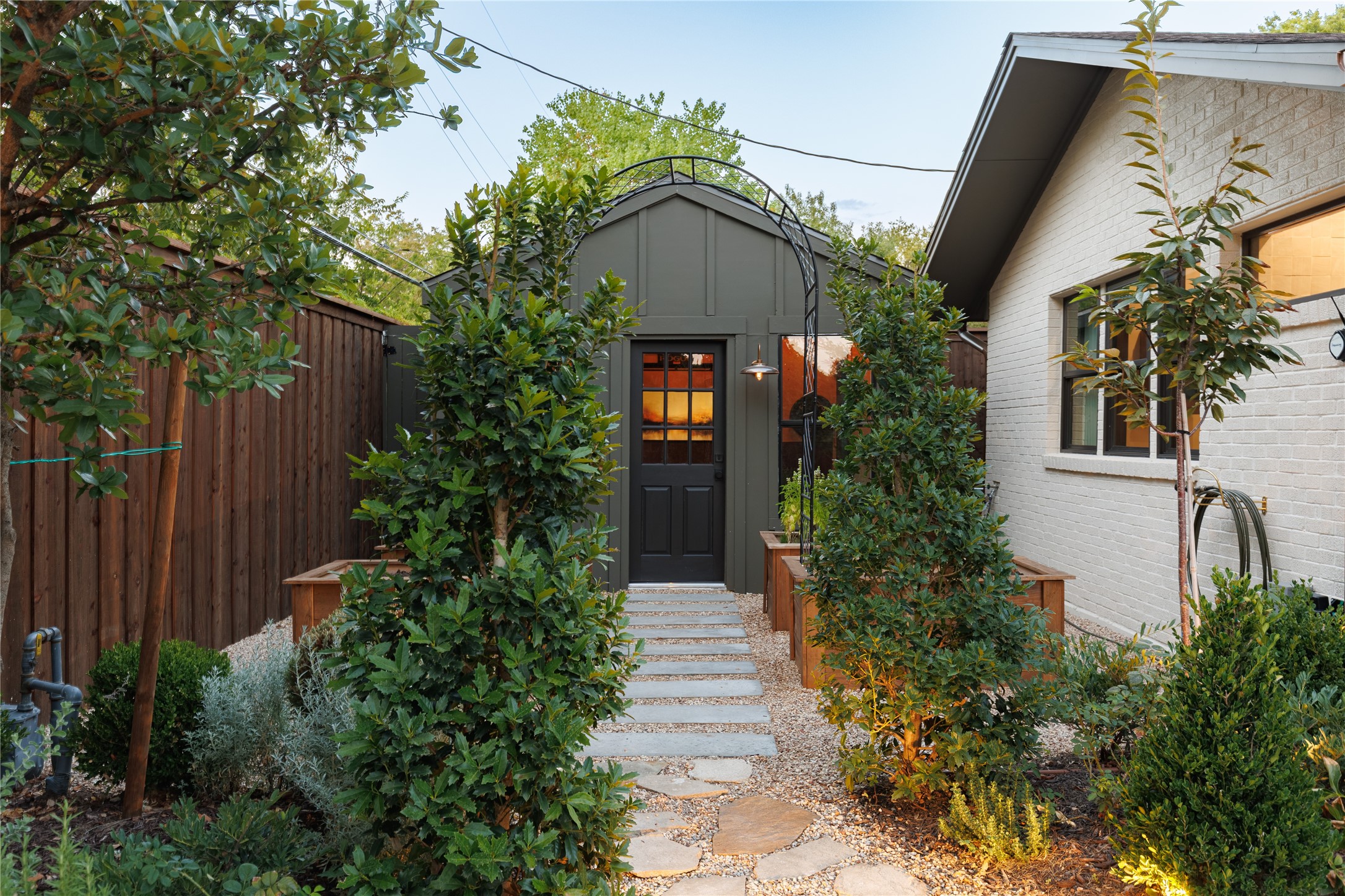6861 E Mockingbird Lane