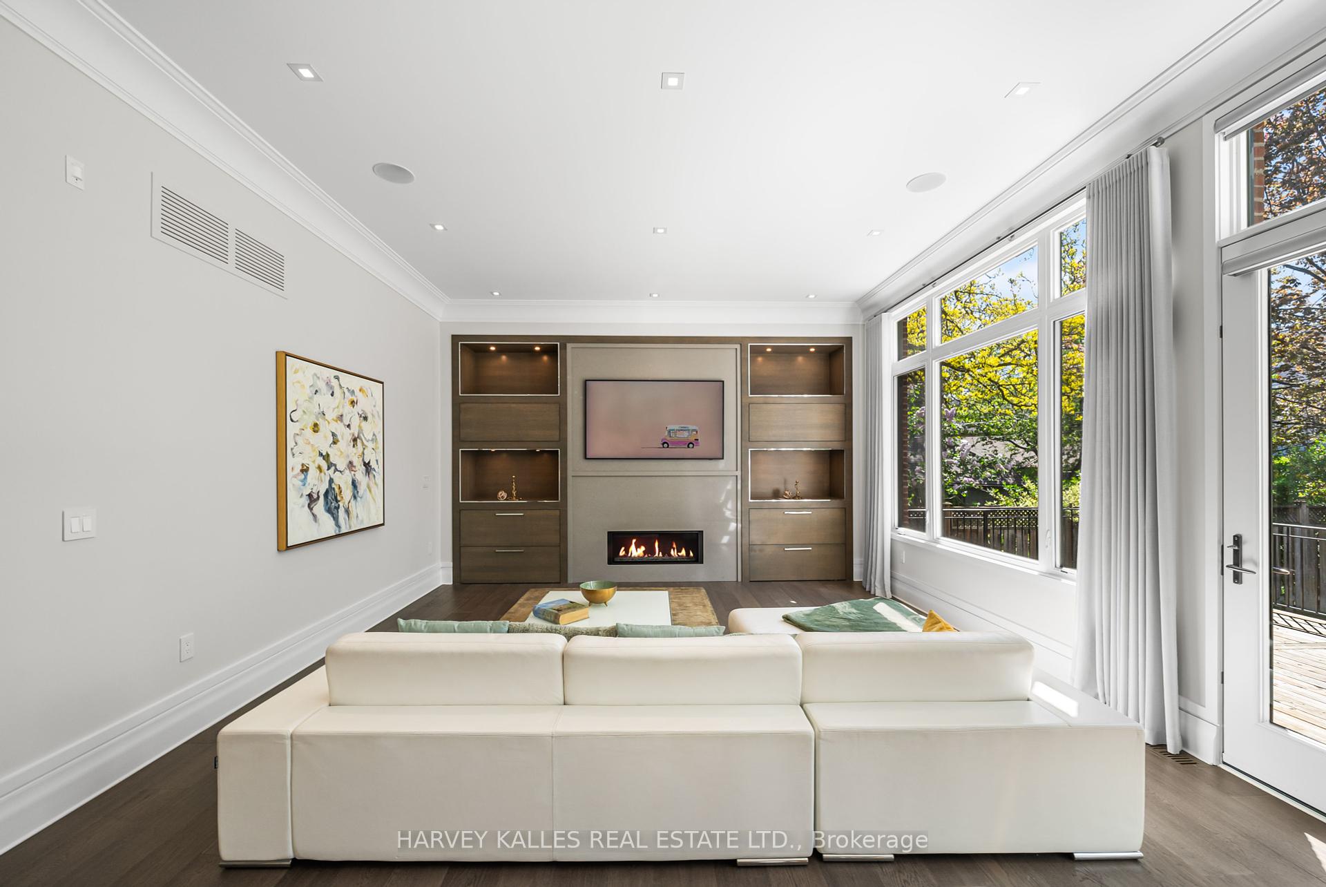 163 Cortleigh Boulevard