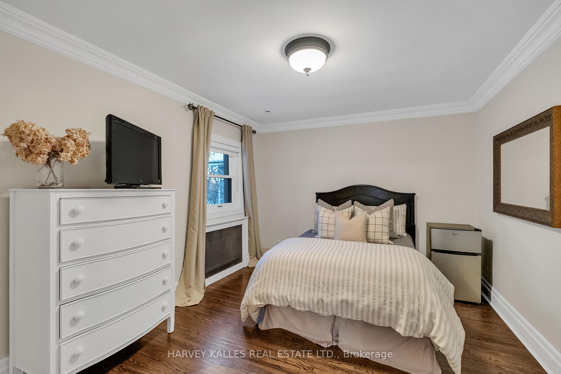 72 Teddington Park Avenue