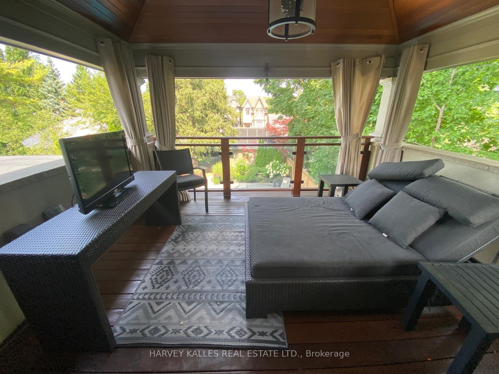 72 Teddington Park Avenue