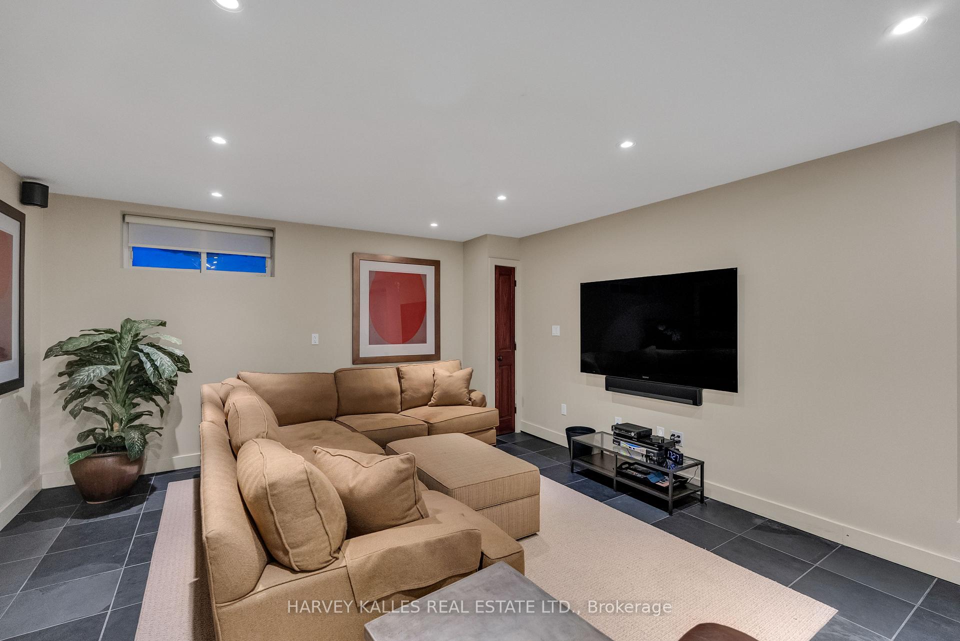 72 Teddington Park Avenue