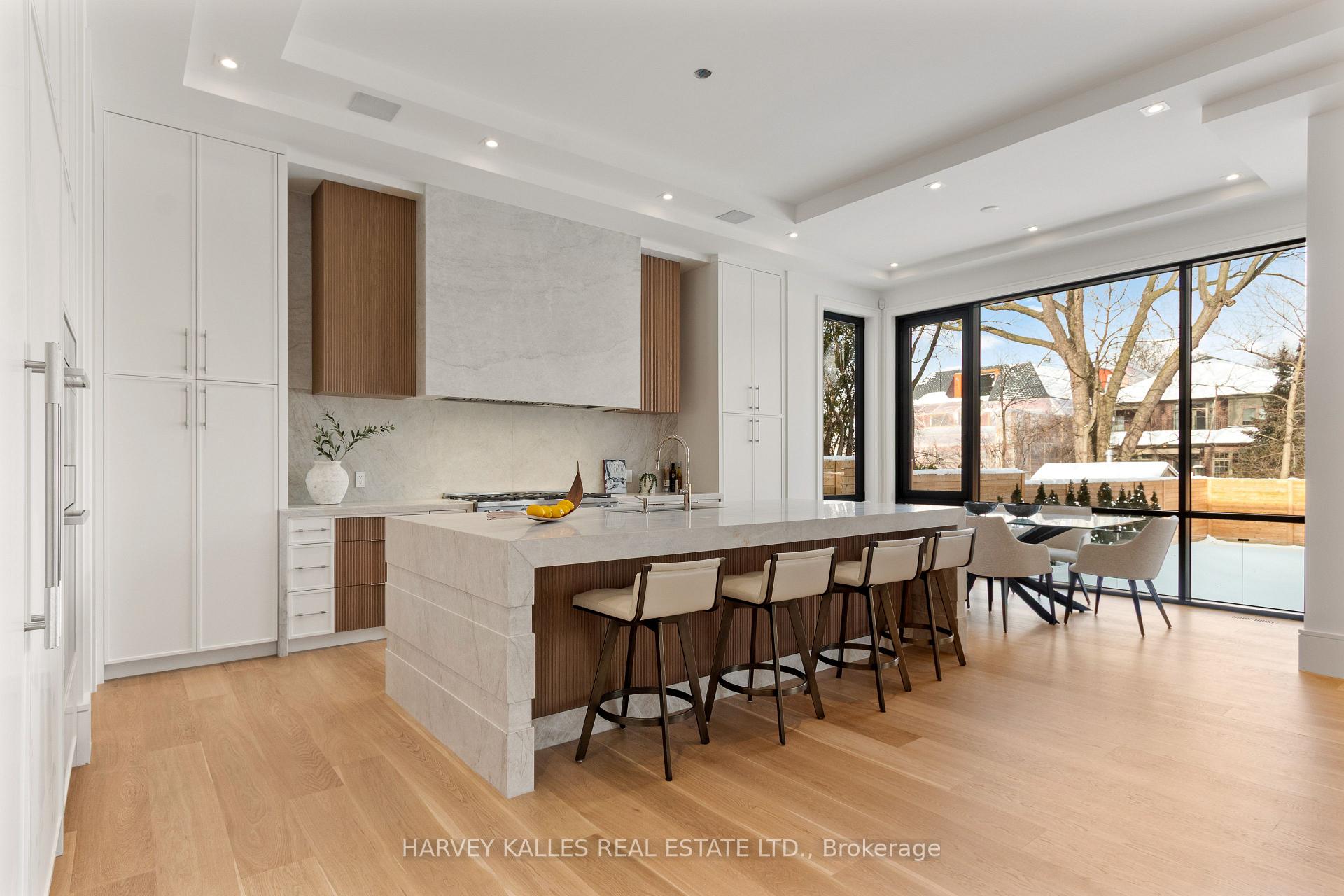 370 Glengrove Avenue W