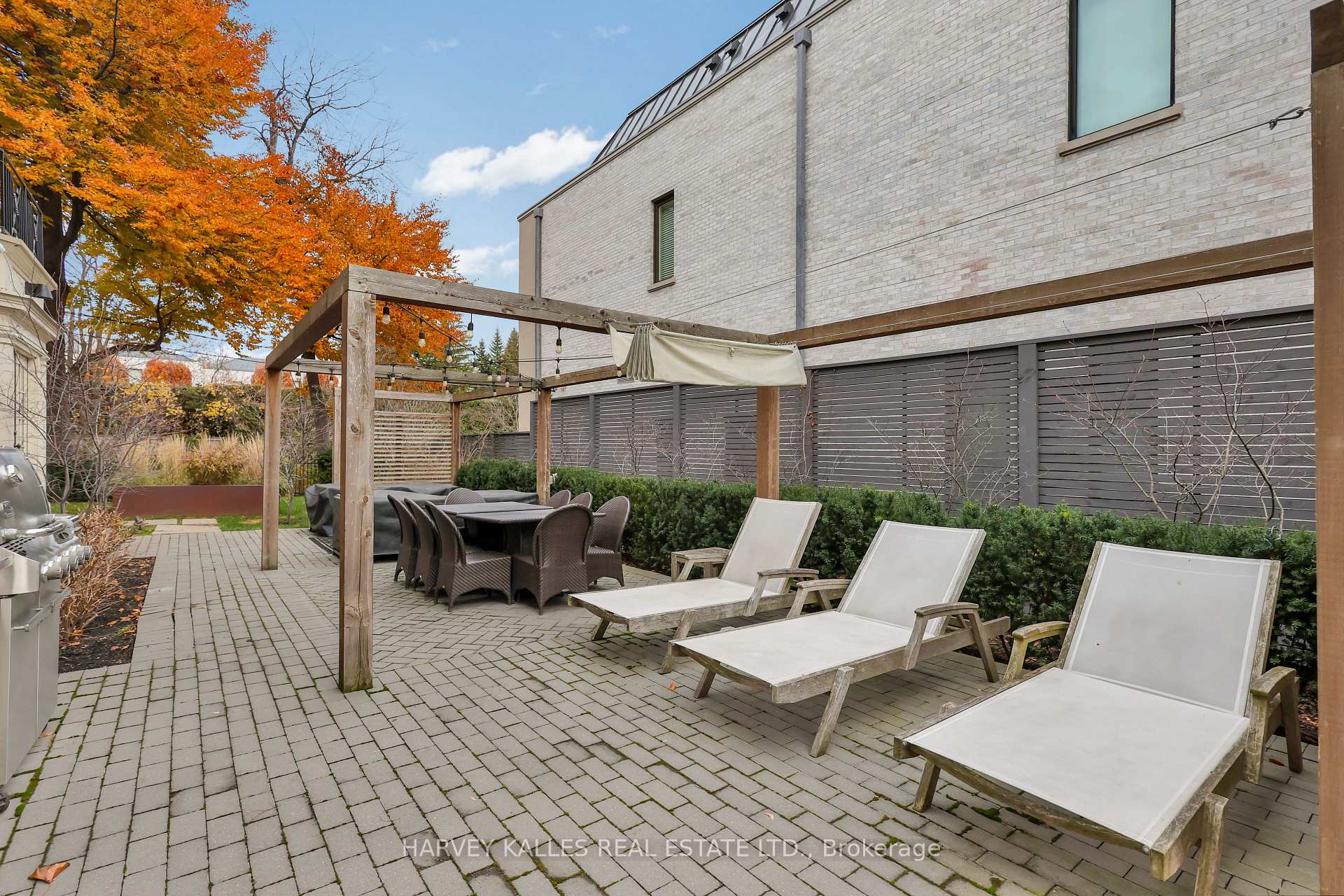 444 Russell Hill Road