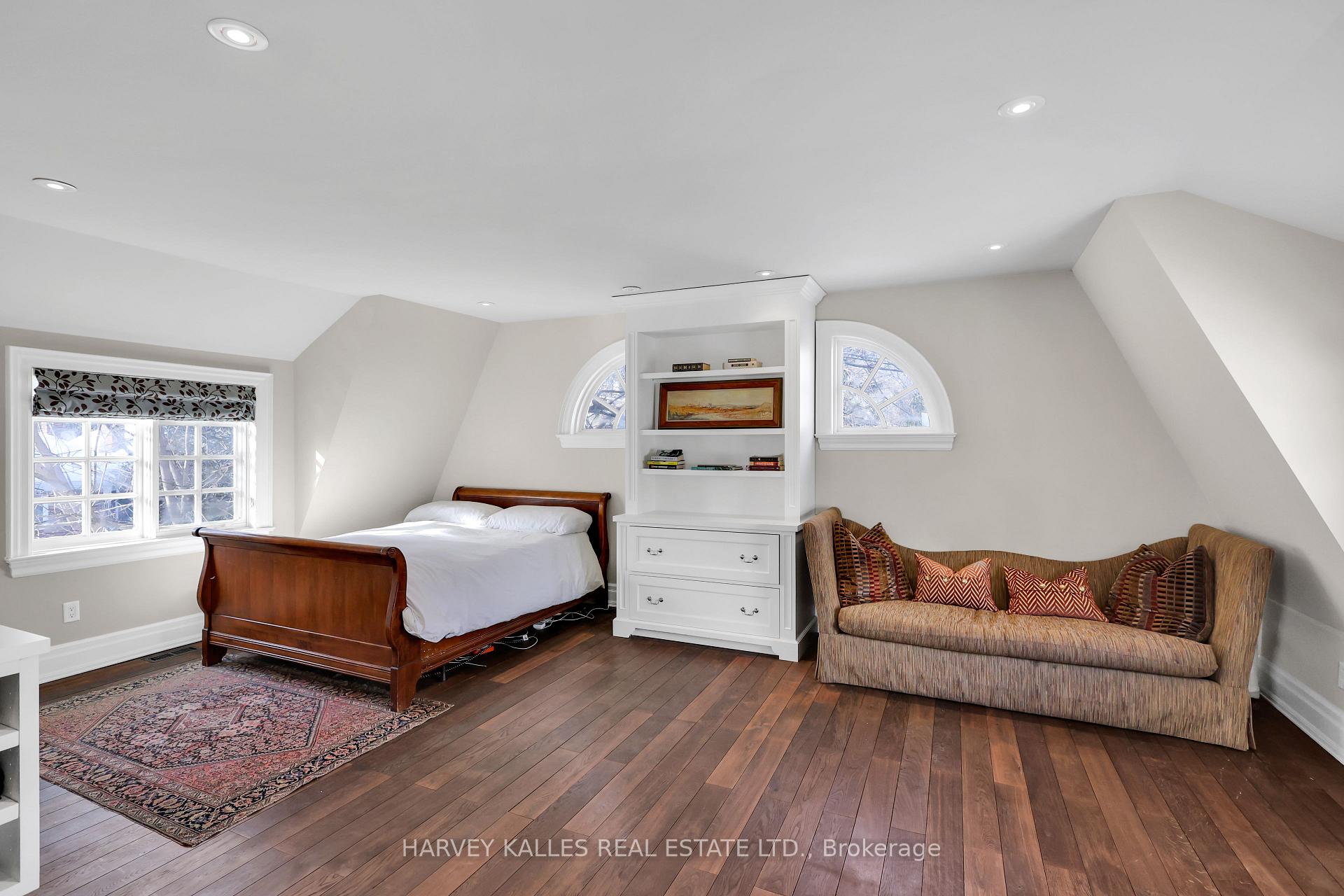 444 Russell Hill Road