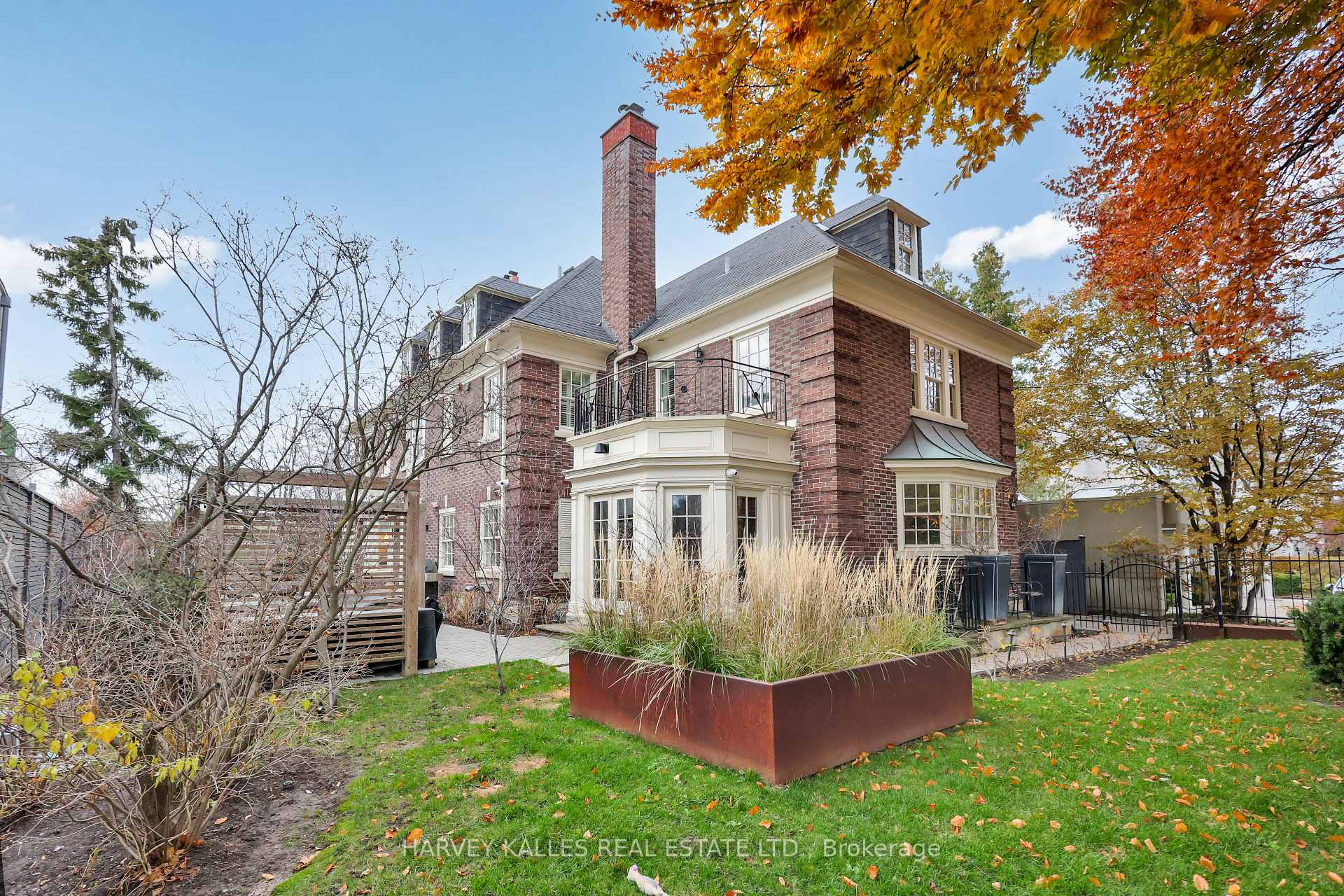 444 Russell Hill Road