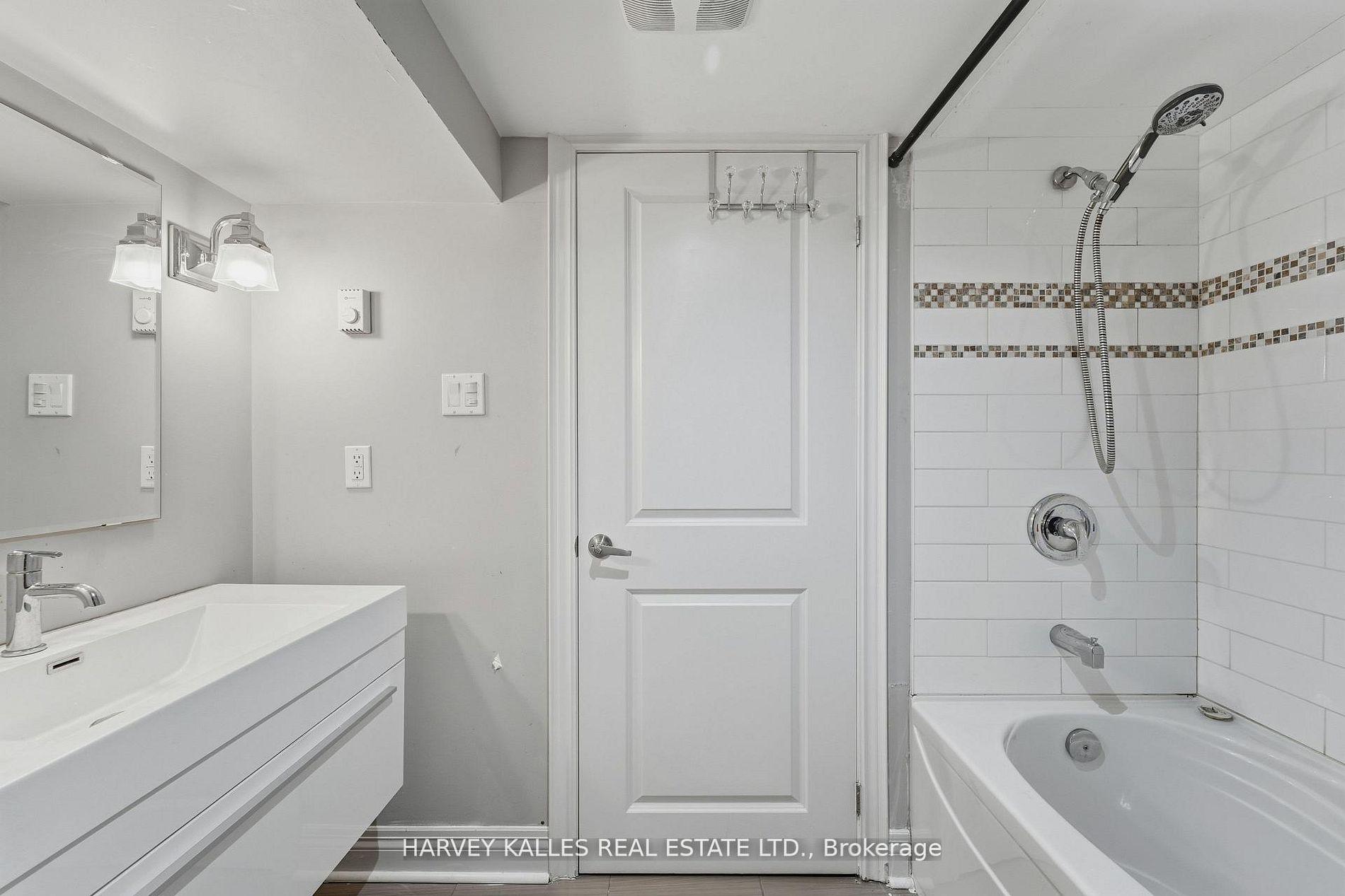 202 Dinnick Crescent