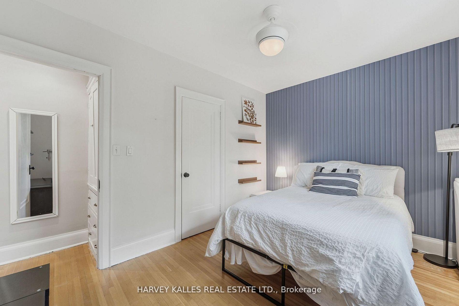 202 Dinnick Crescent