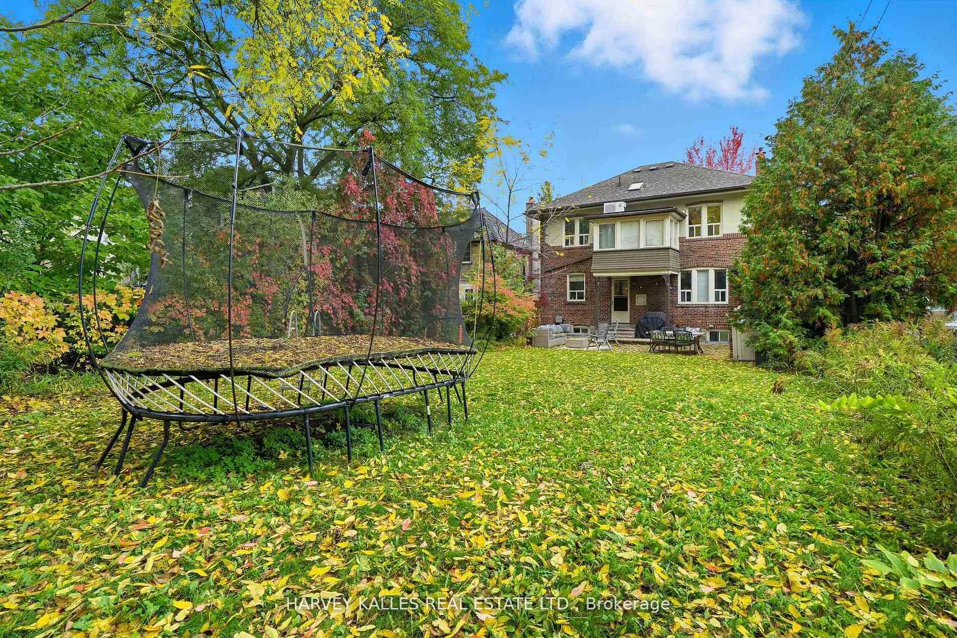 202 Dinnick Crescent