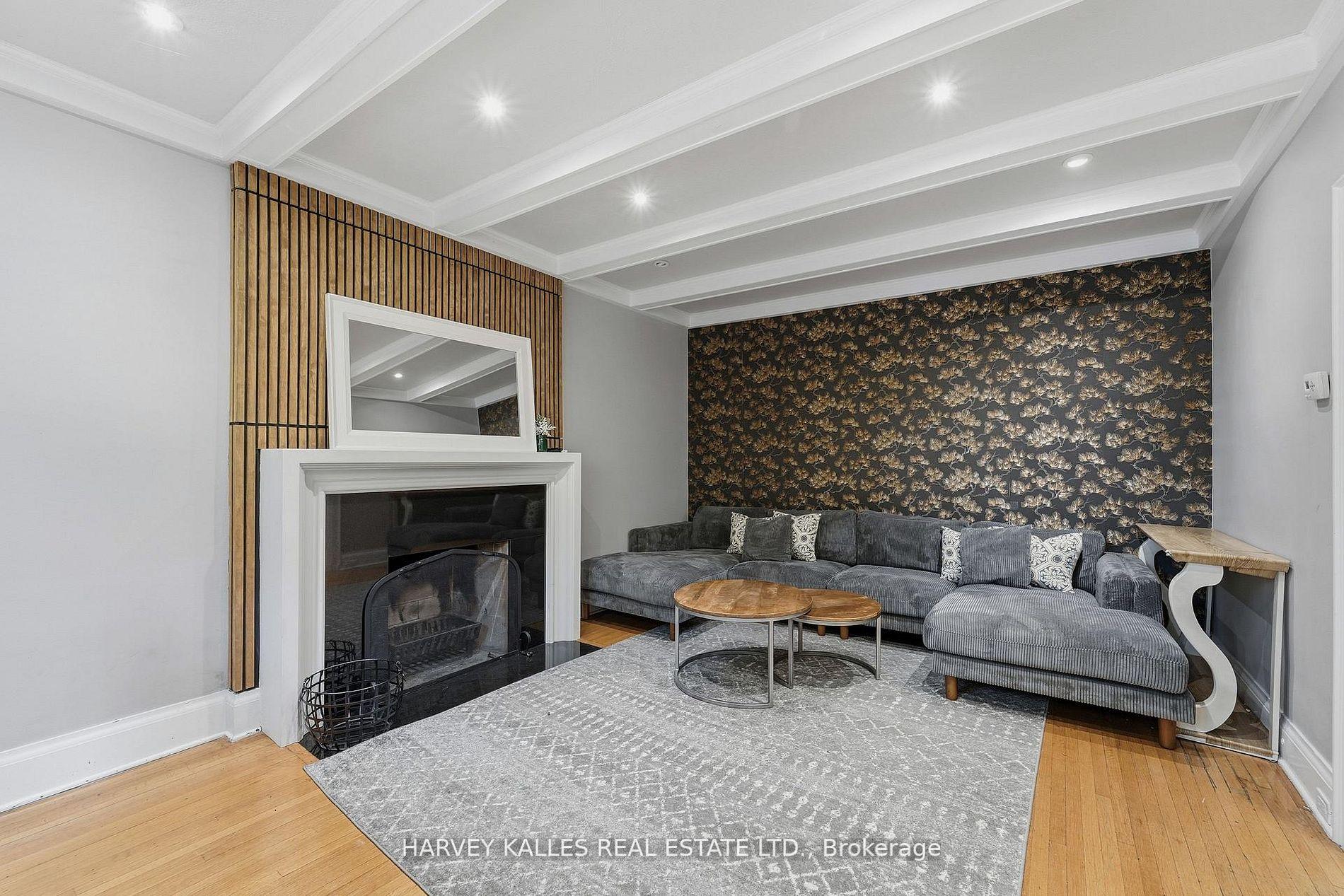 202 Dinnick Crescent