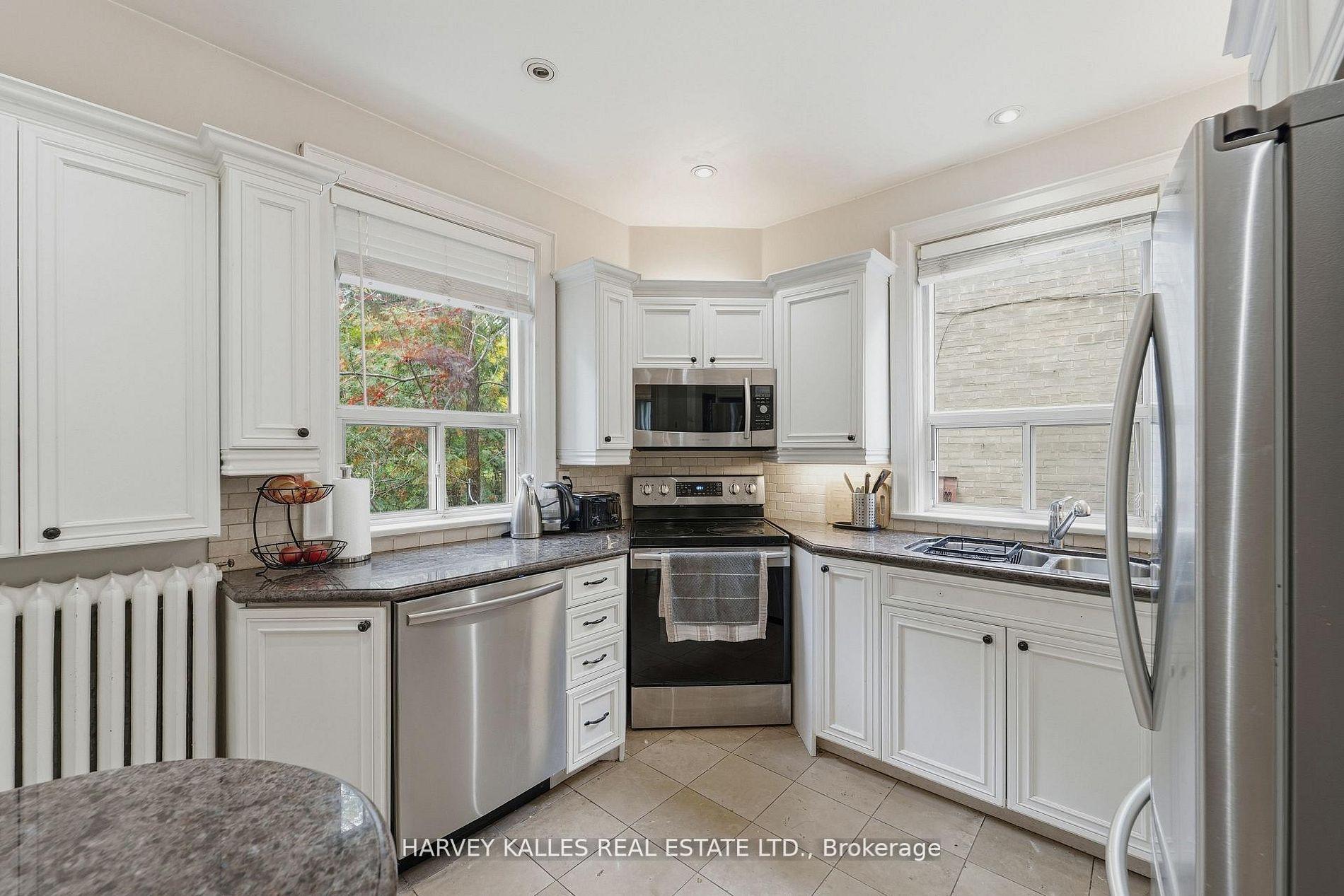 202 Dinnick Crescent