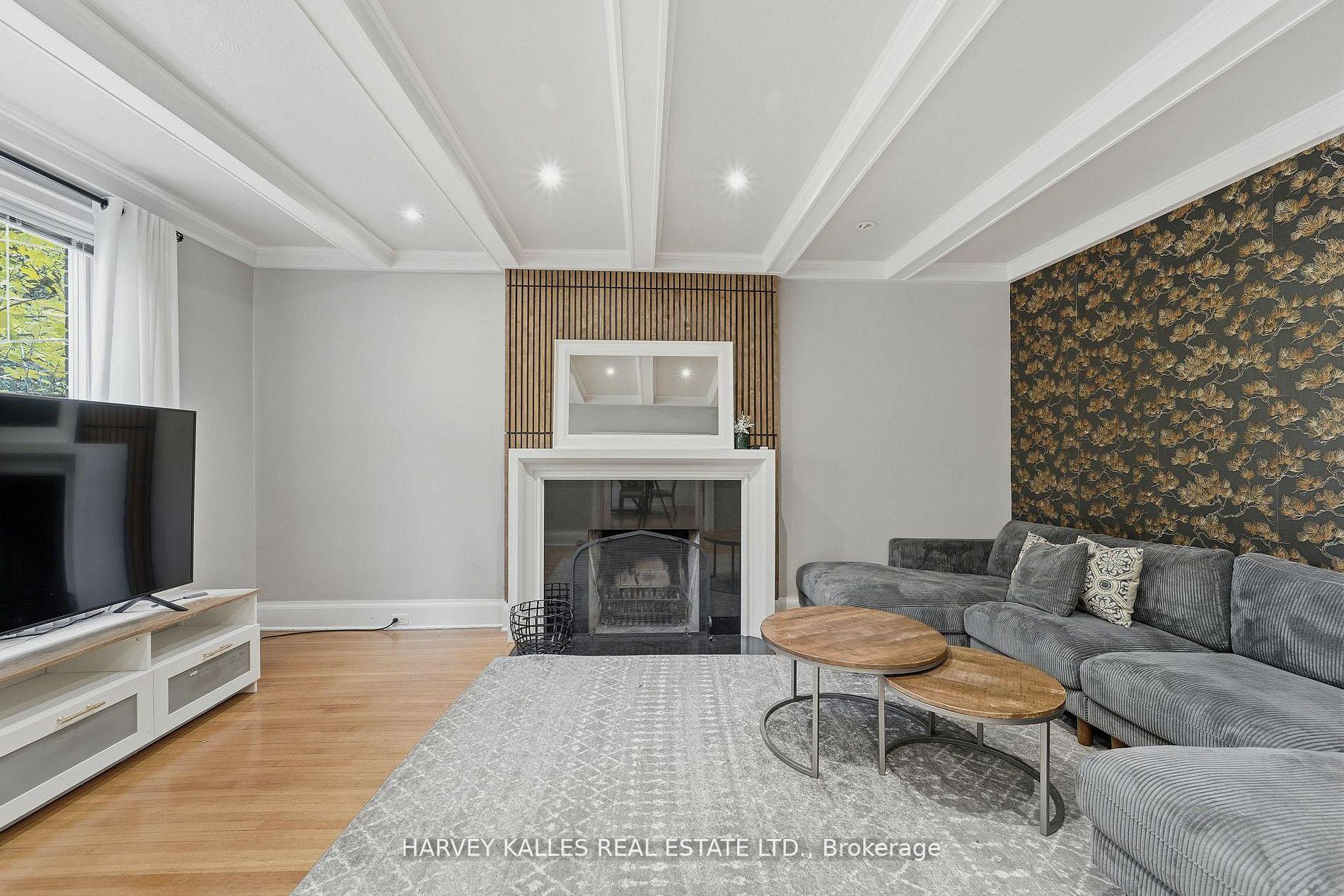 202 Dinnick Crescent