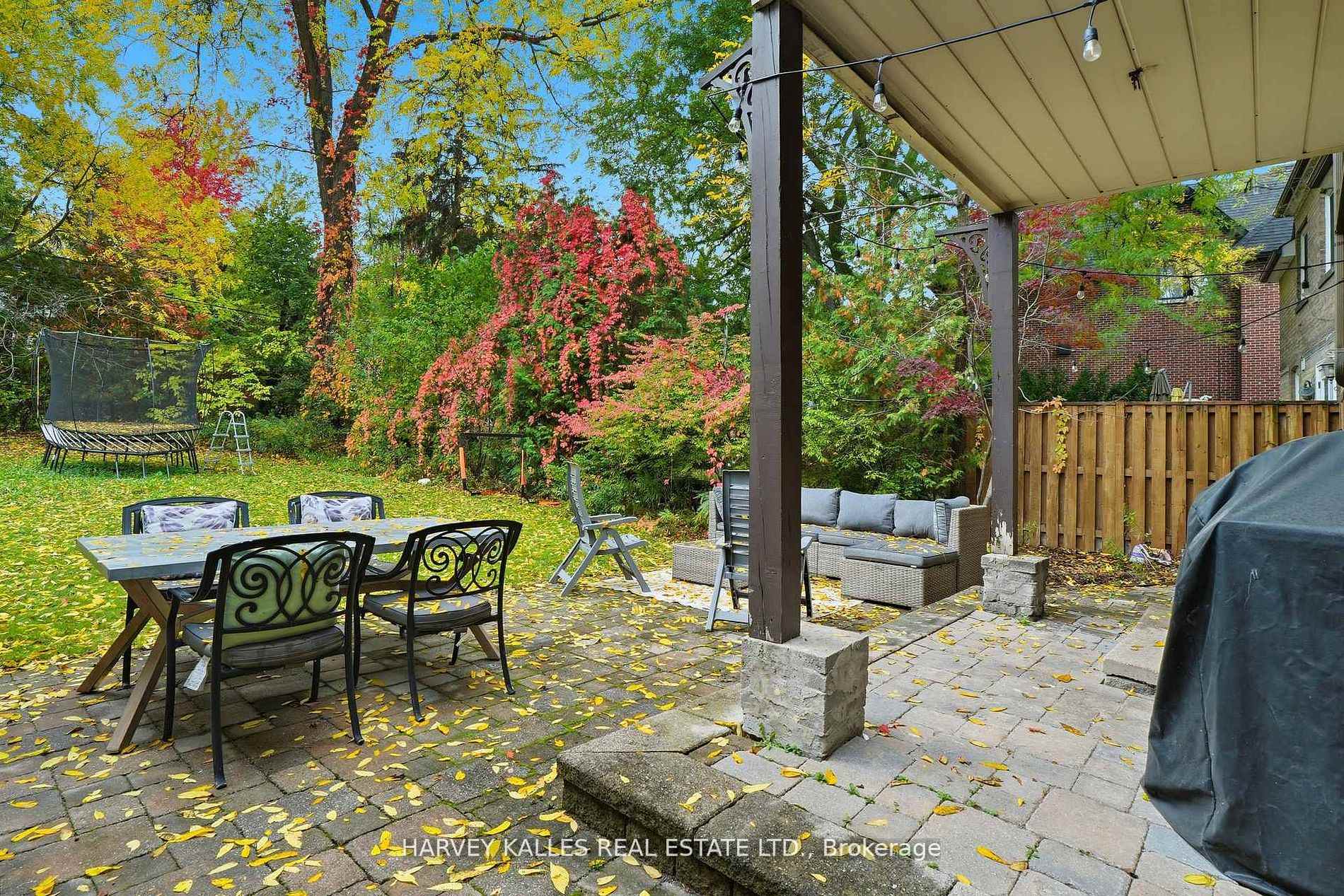 202 Dinnick Crescent