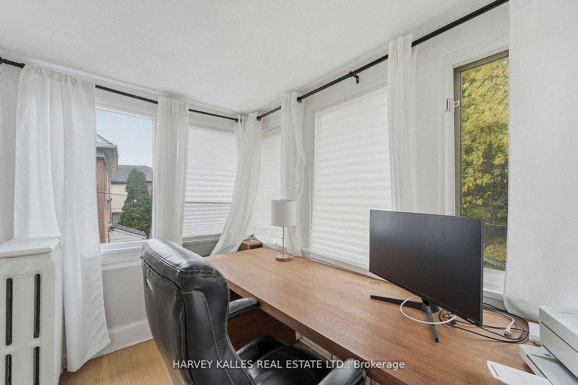 202 Dinnick Crescent