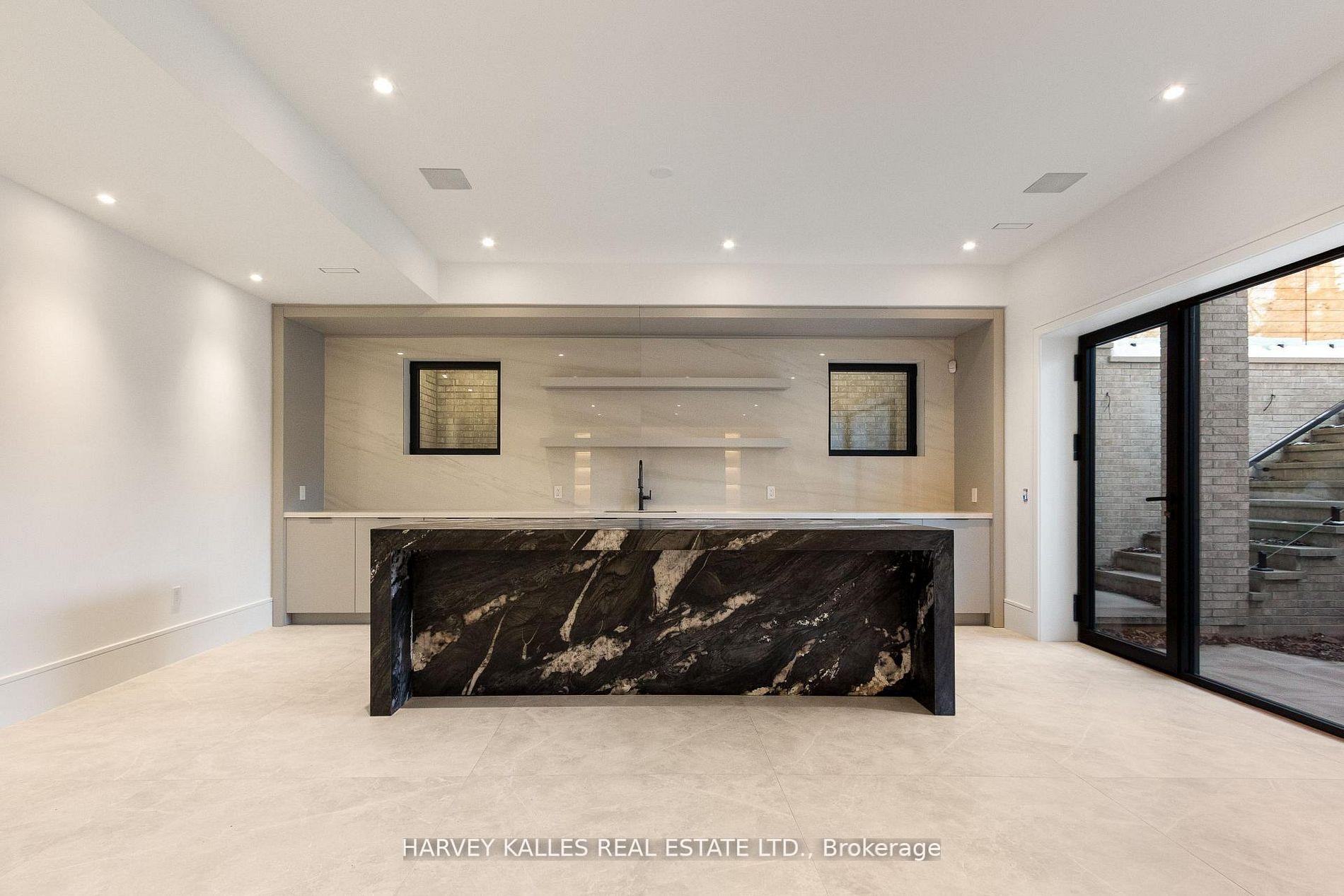 370 Glengrove Avenue W