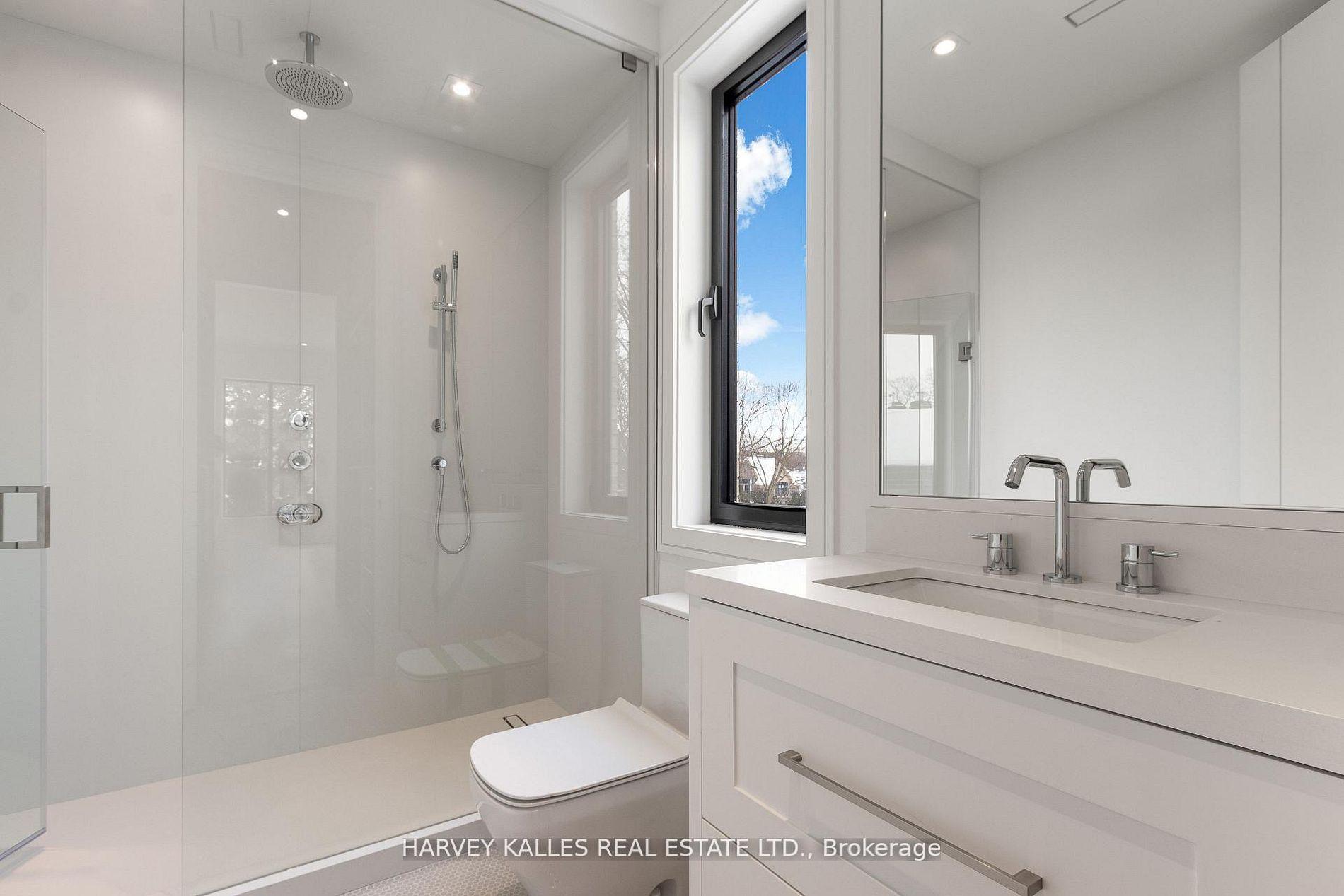 370 Glengrove Avenue W