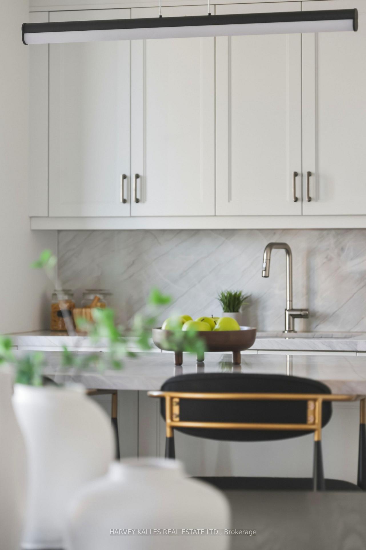 181 Davenport Road 808