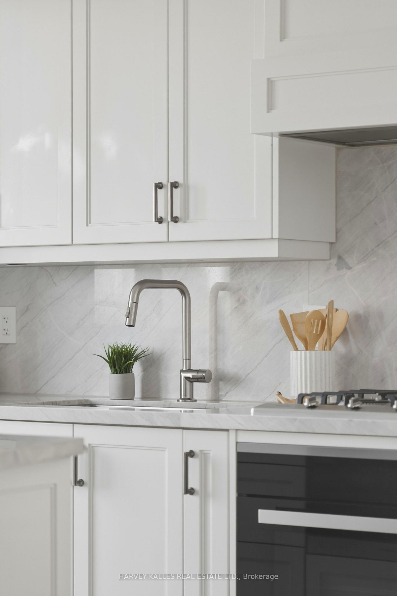 181 Davenport Road 808