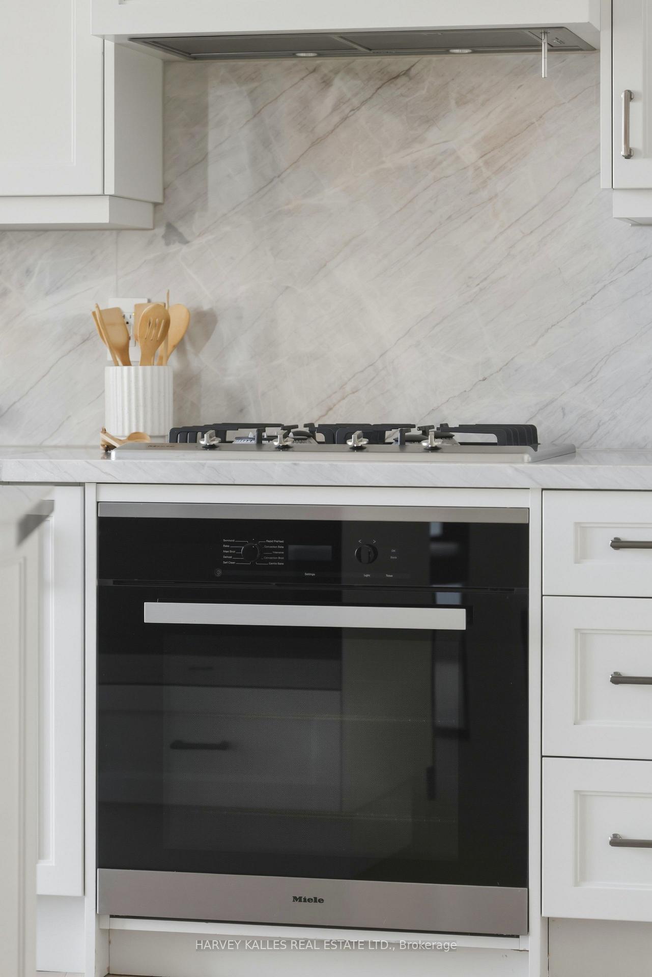 181 Davenport Road 808