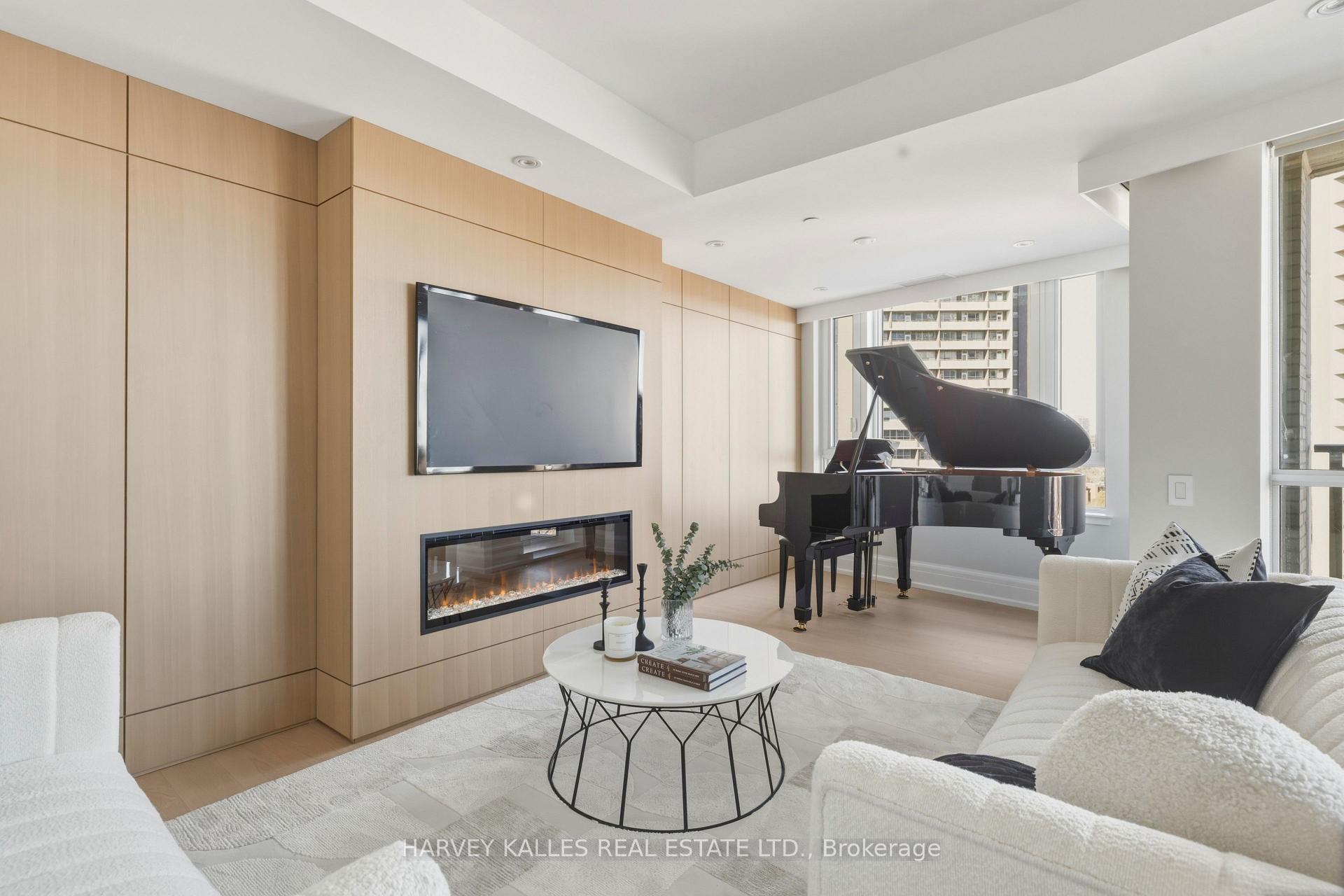 181 Davenport Road 808