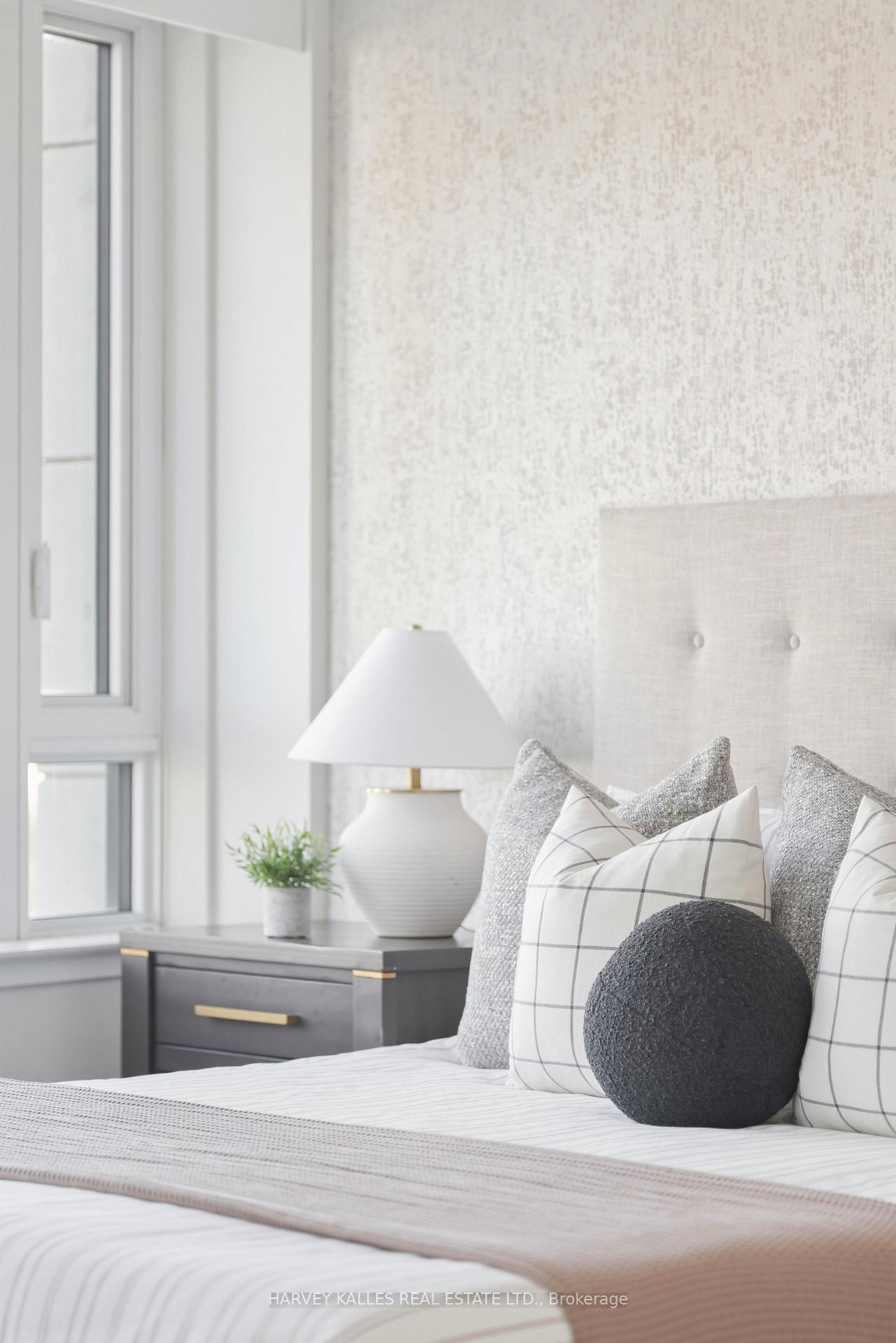 181 Davenport Road 808