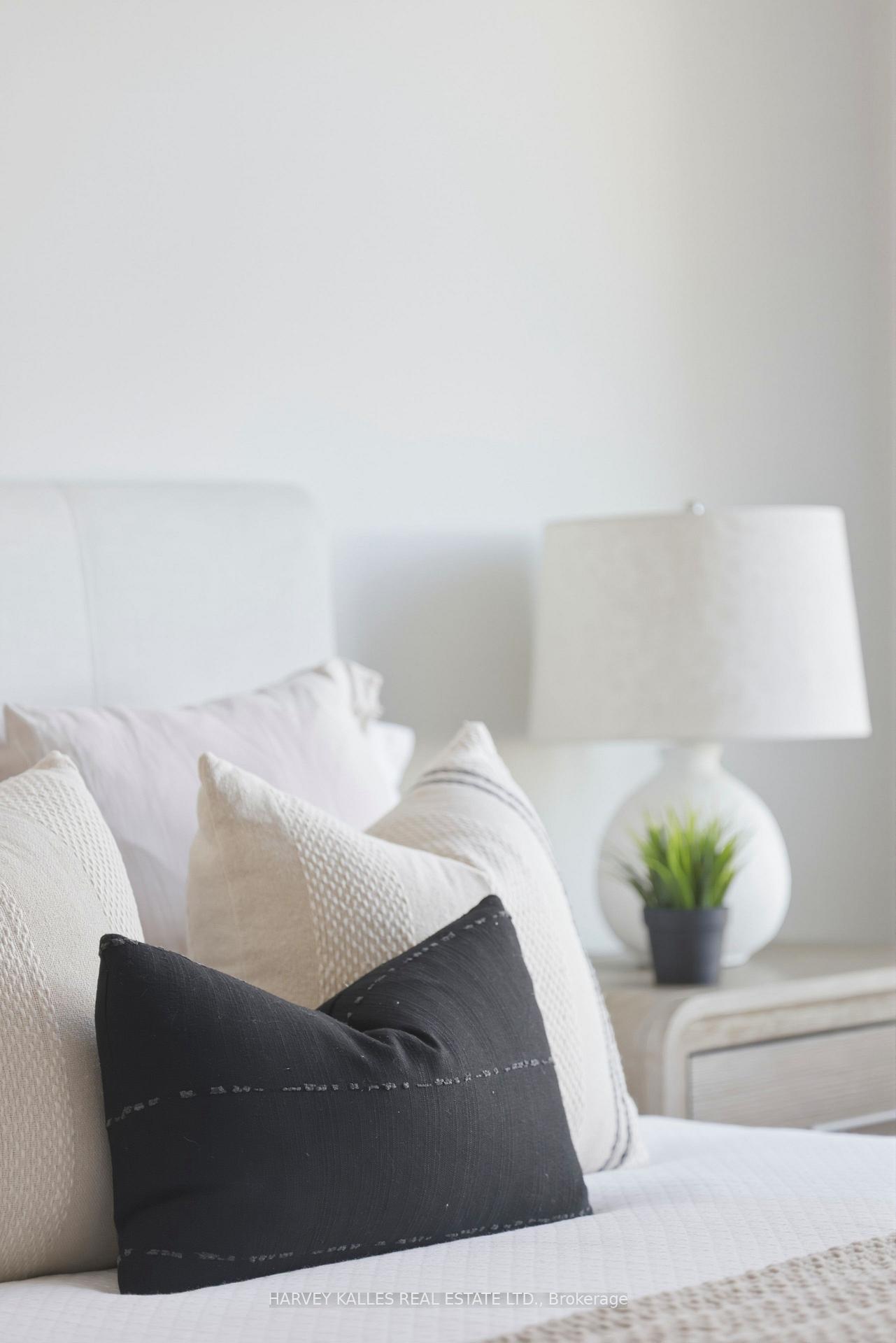 181 Davenport Road 808