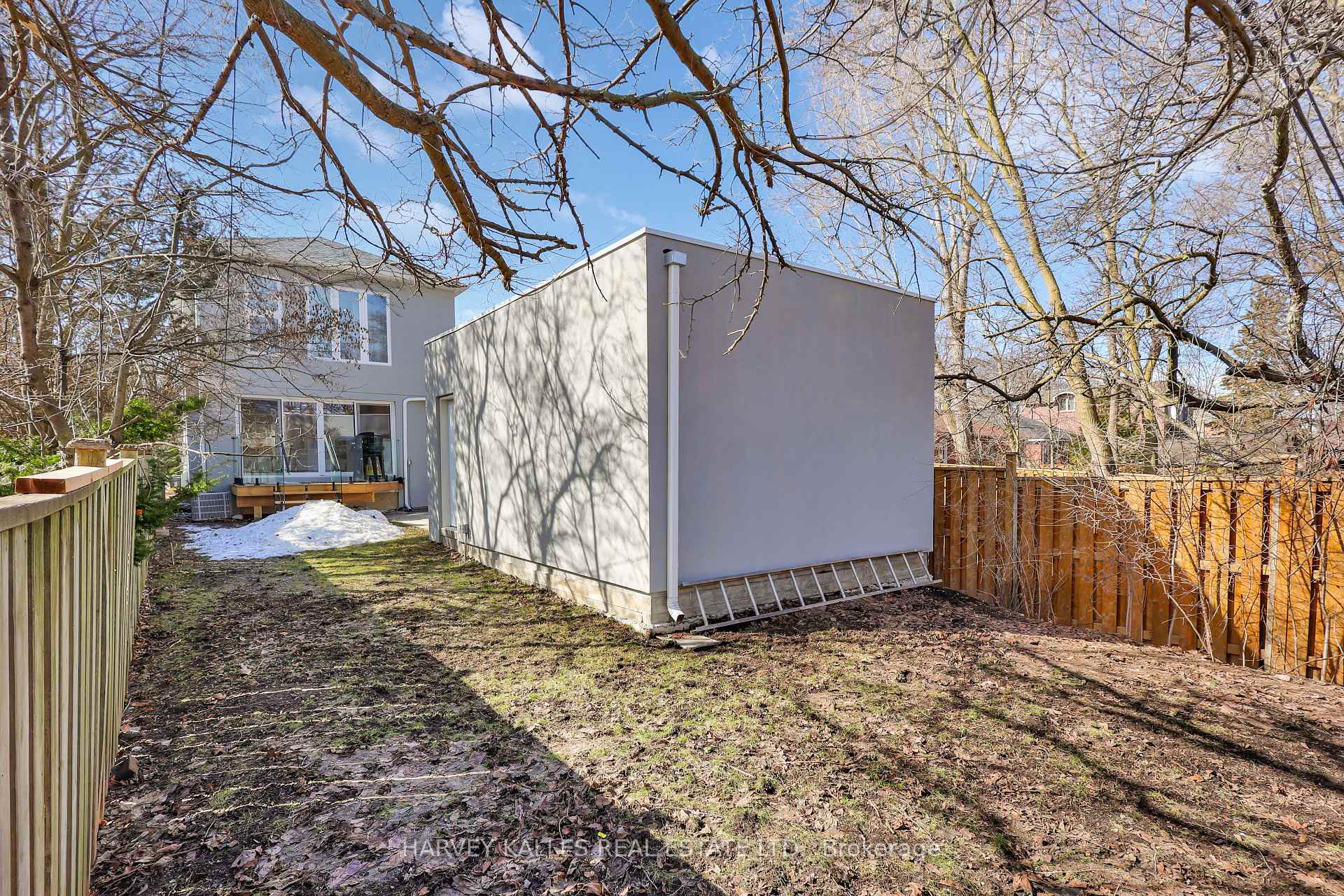 207 Sutherland Drive