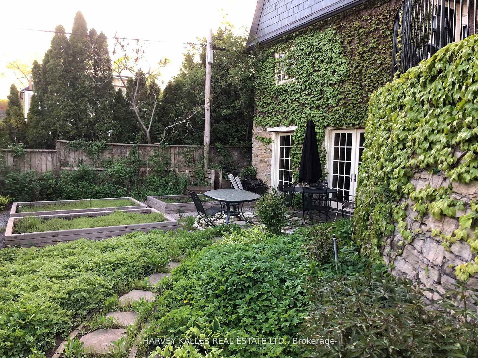 444 Russell Hill Road