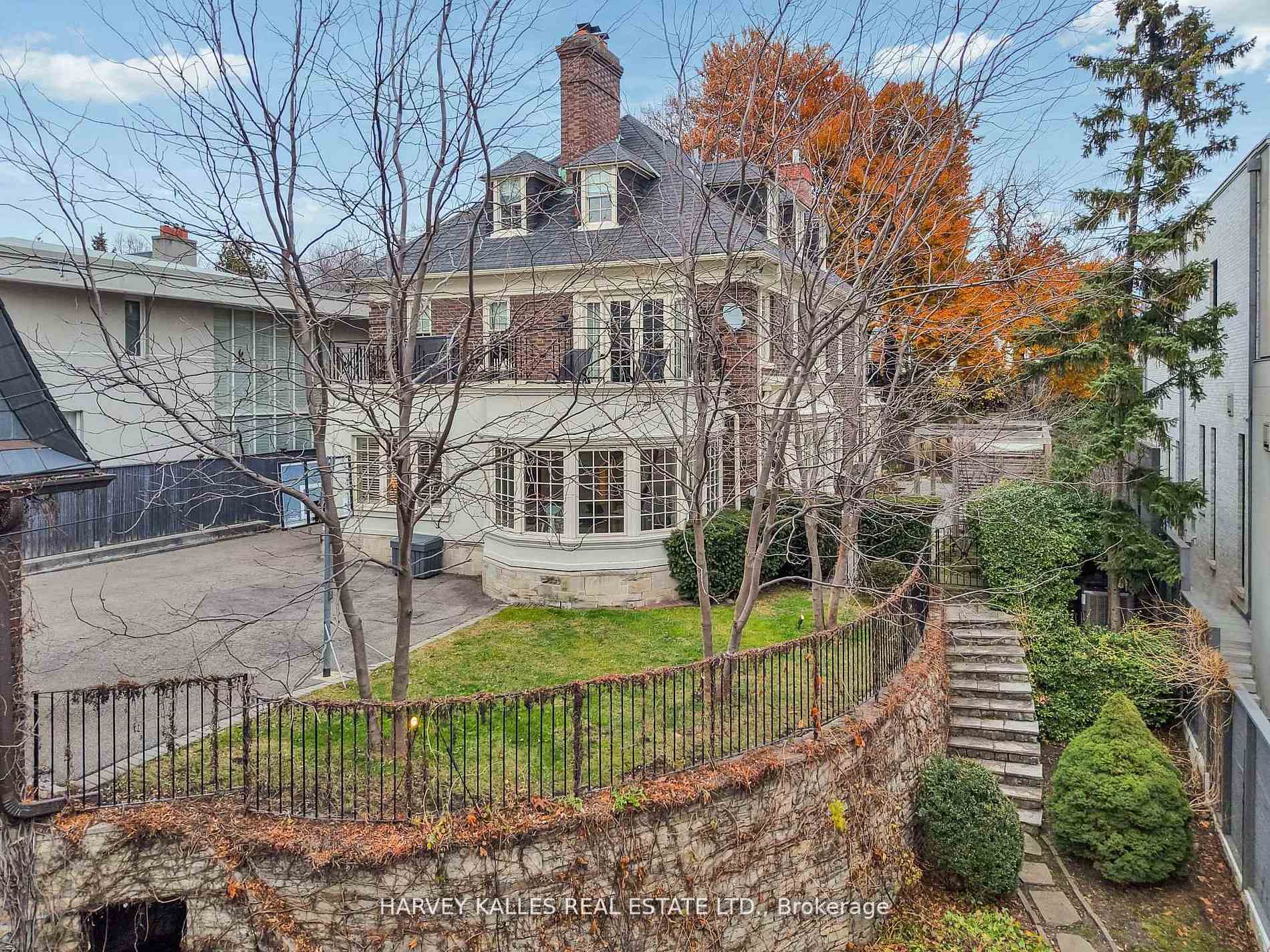 444 Russell Hill Road