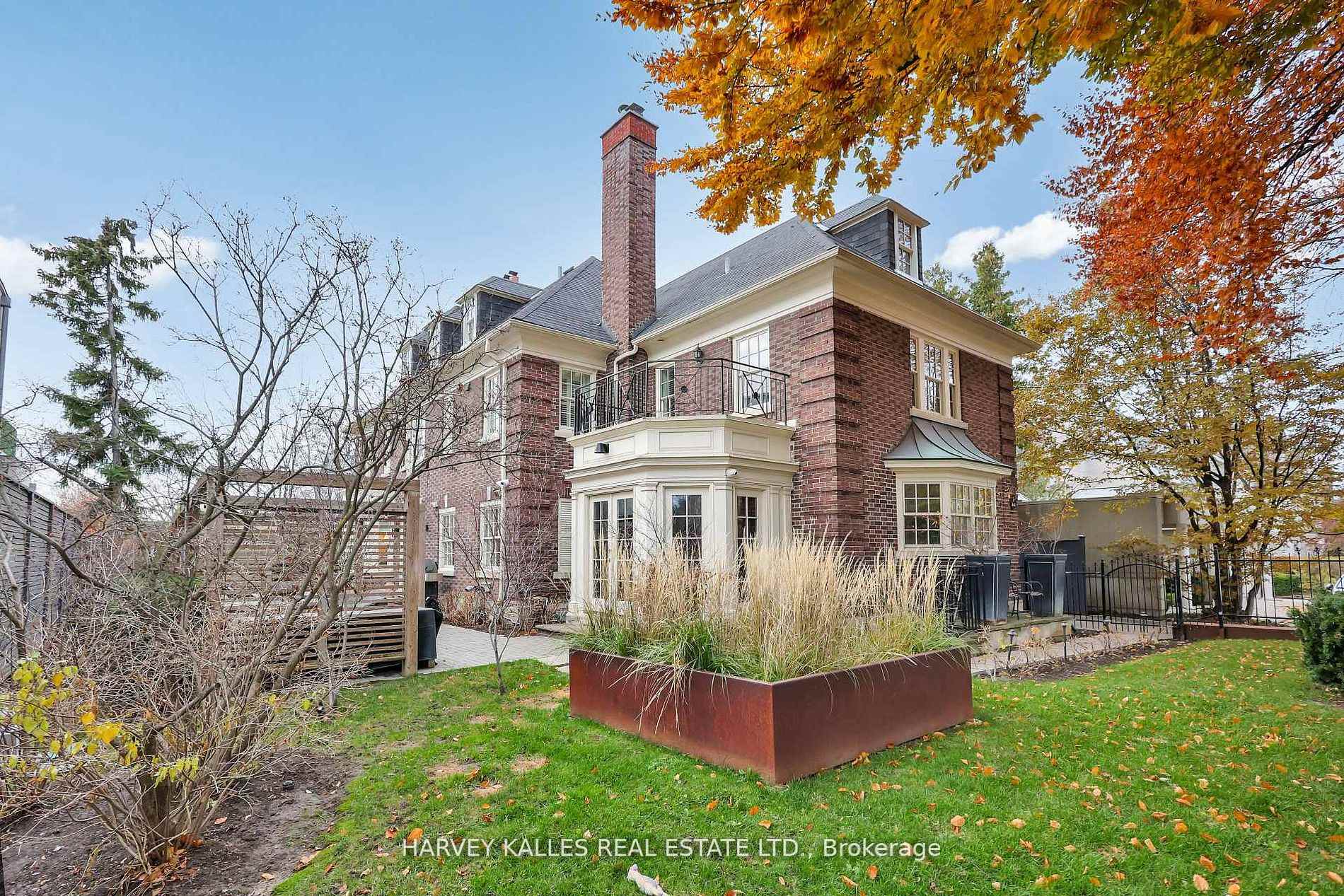 444 Russell Hill Road