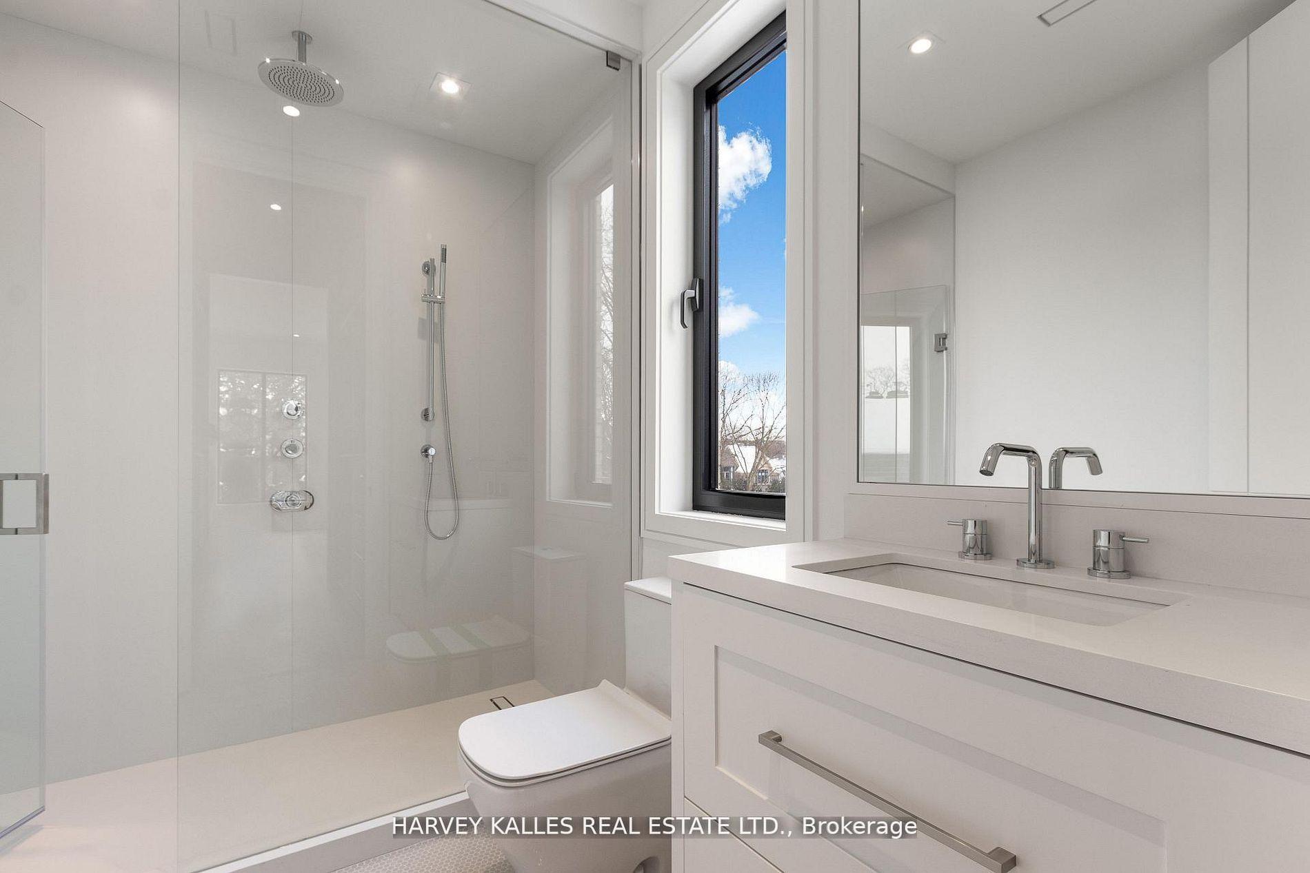 370 Glengrove Avenue W