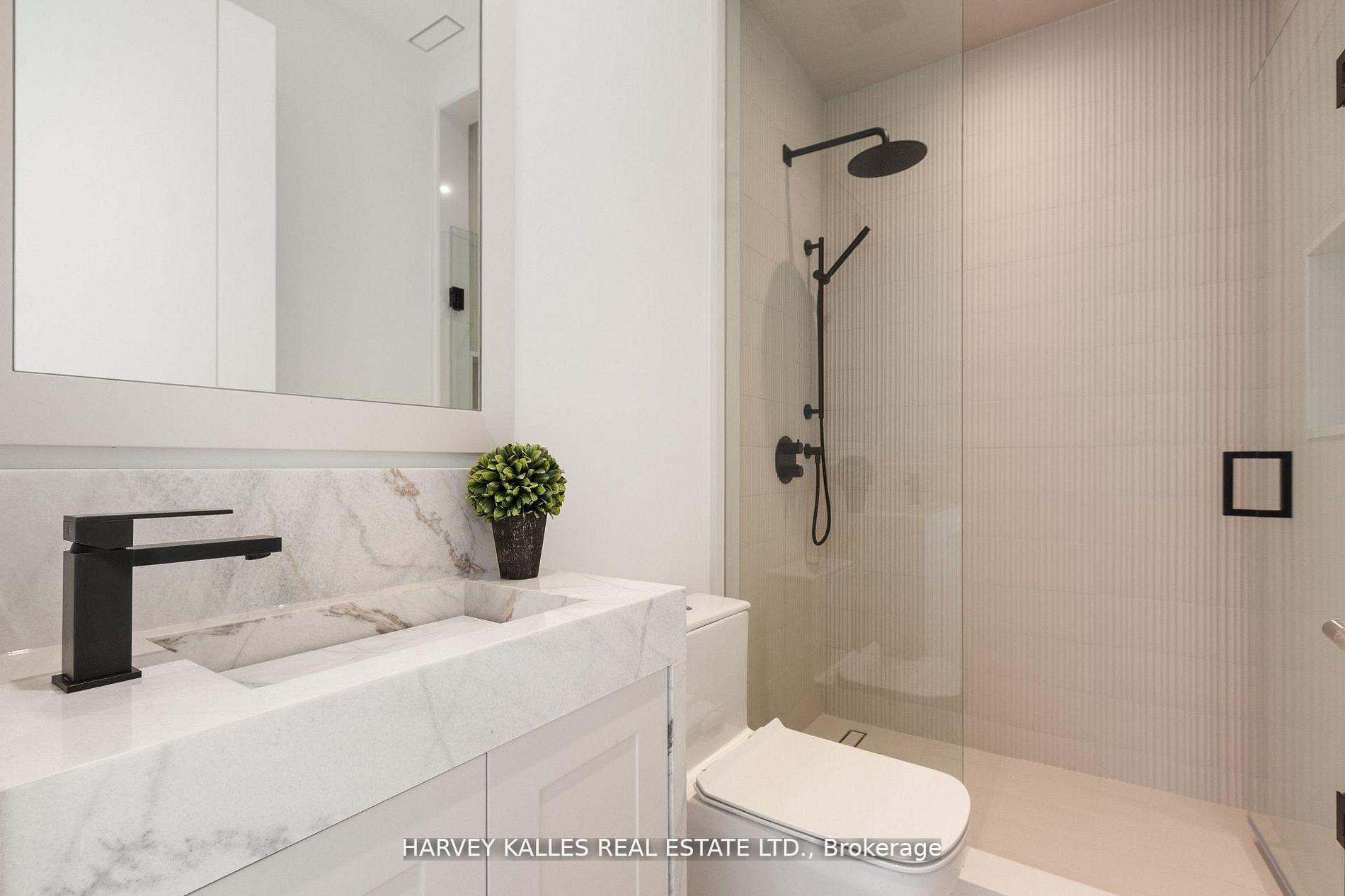 370 Glengrove Avenue W