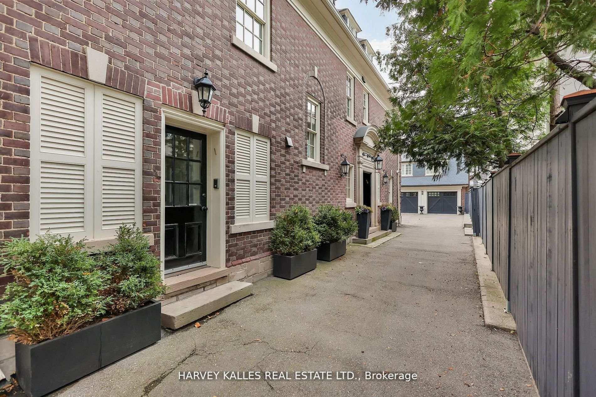 444 Russell Hill Road